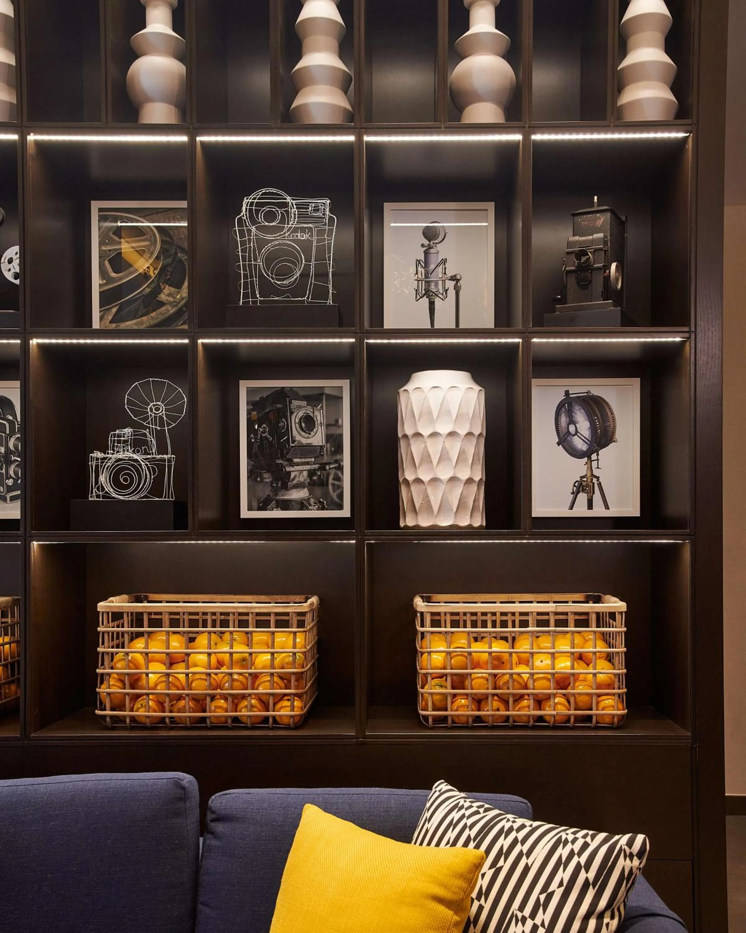 Lobby or reception in Hampton Inn & Suites Sherman Oaks