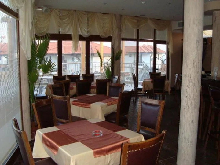 Restaurant/places to eat in Bay View Villas - Luxury Villas & Apartments