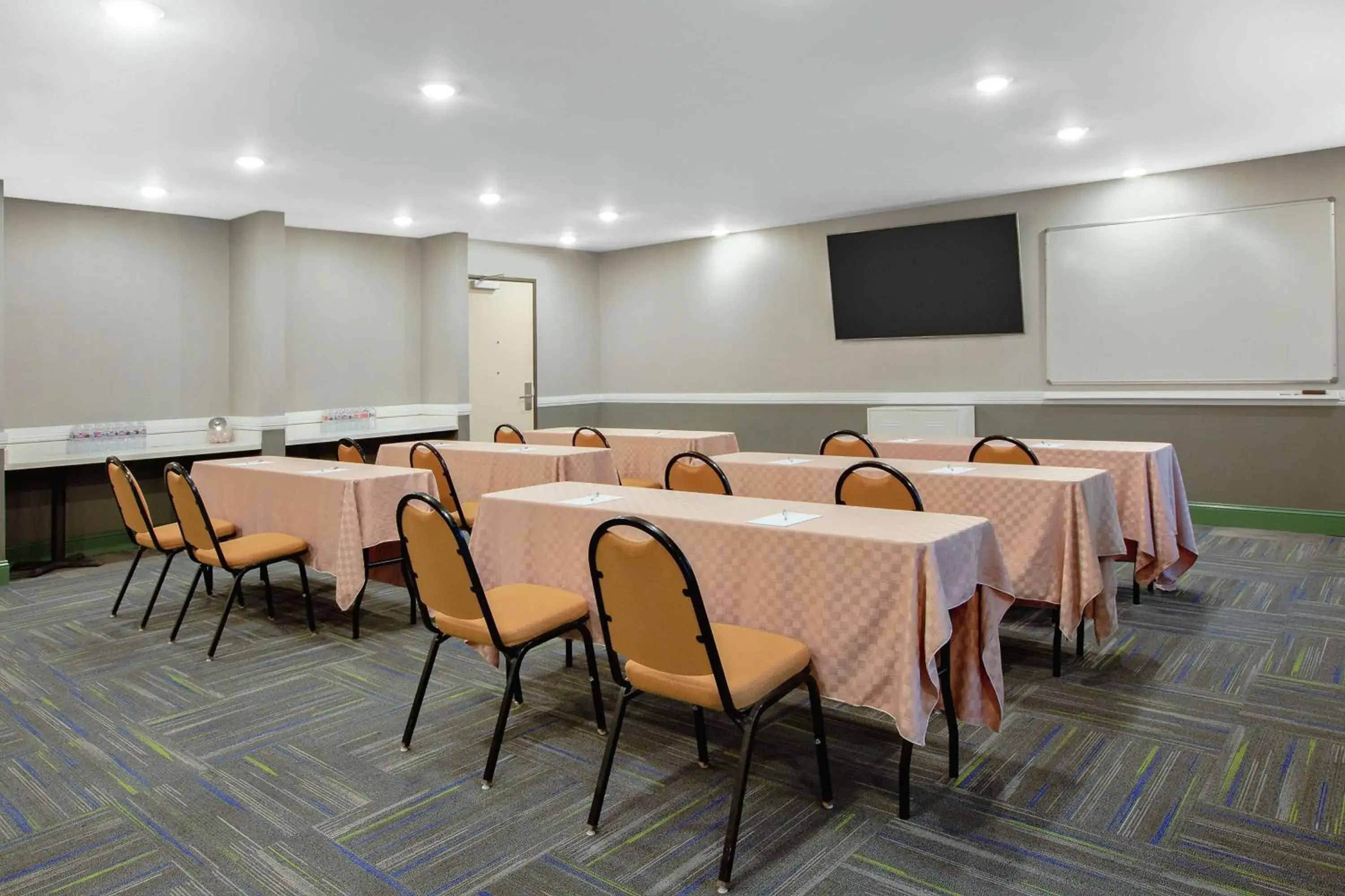 Meeting/conference room in Hampton Inn & Suites Mountain View Meeting/conference room in Hampton Inn & Suites Mountain View