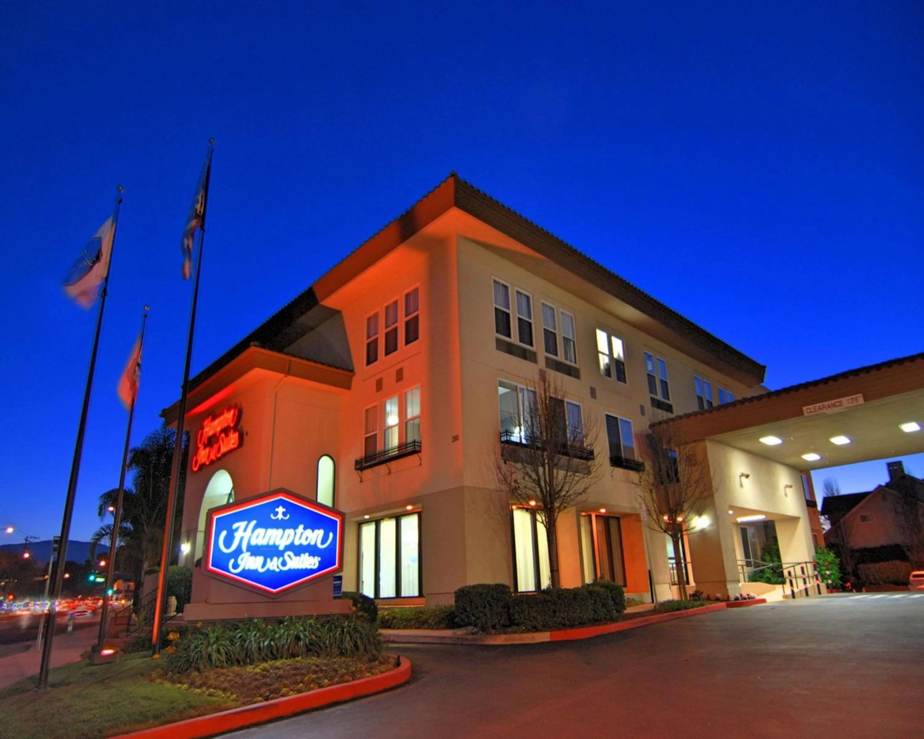 Property building in Hampton Inn & Suites Mountain View