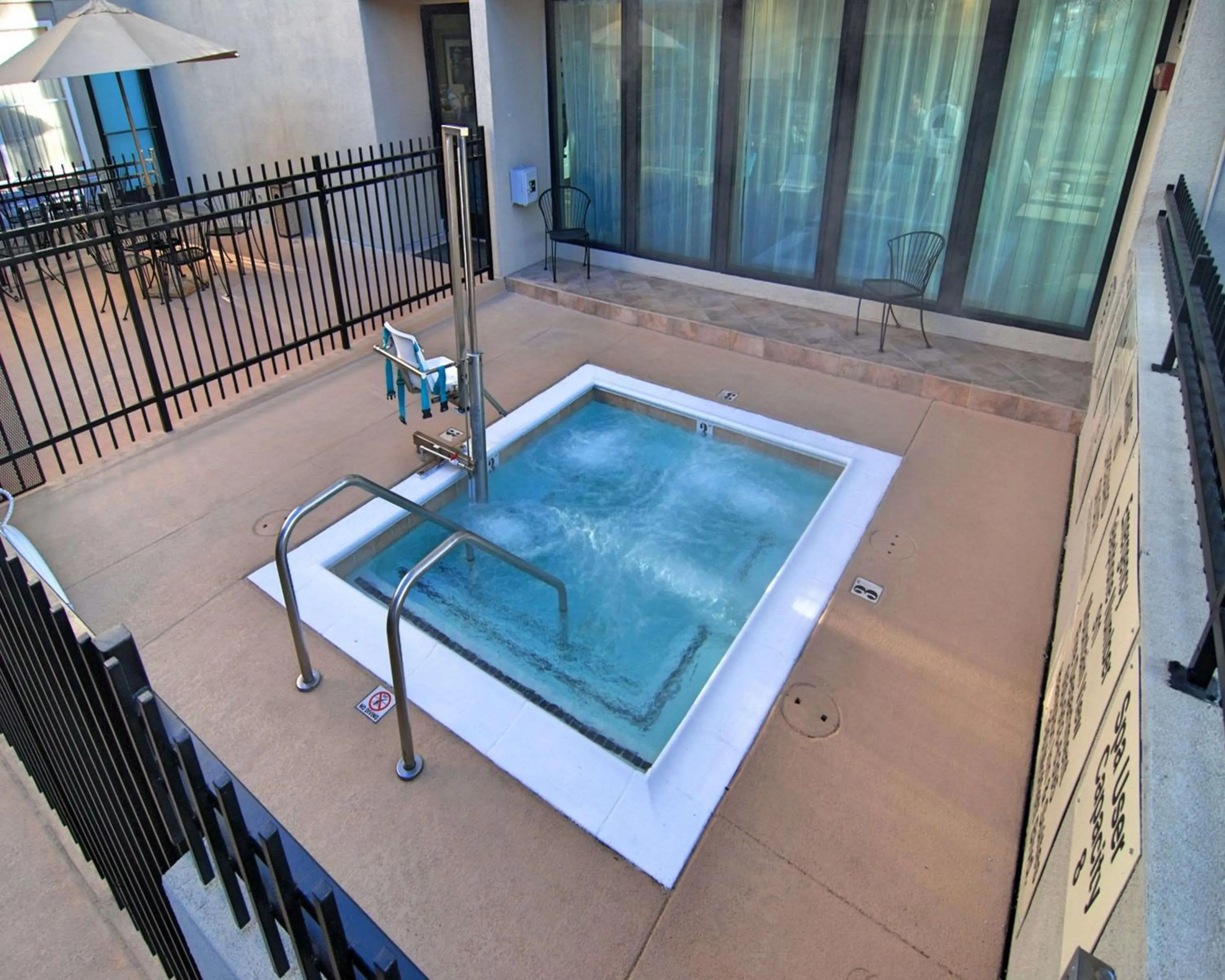 Pool view in Hampton Inn & Suites Mountain View