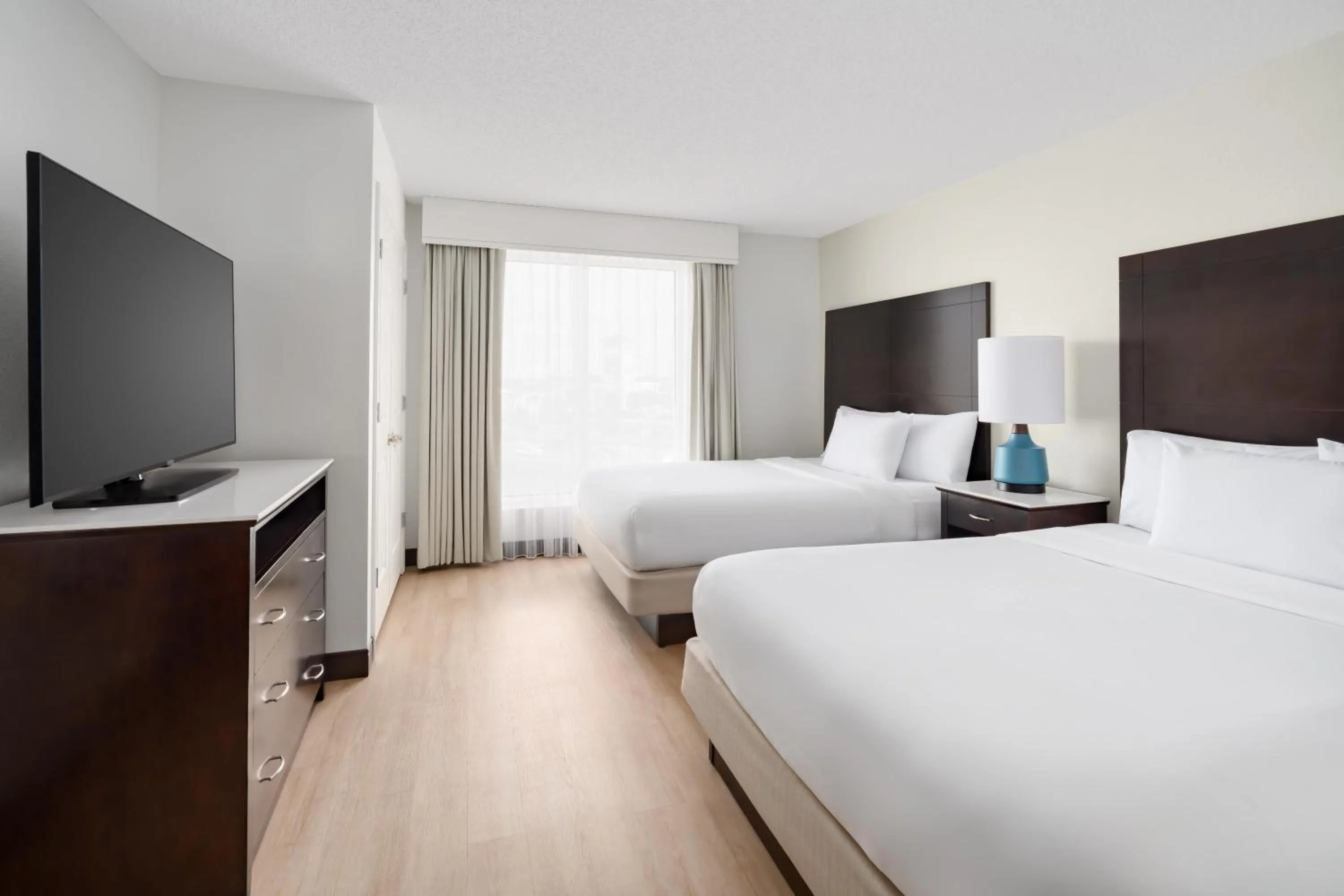 Bed in Embassy Suites by Hilton Orlando Lake Buena Vista Resort