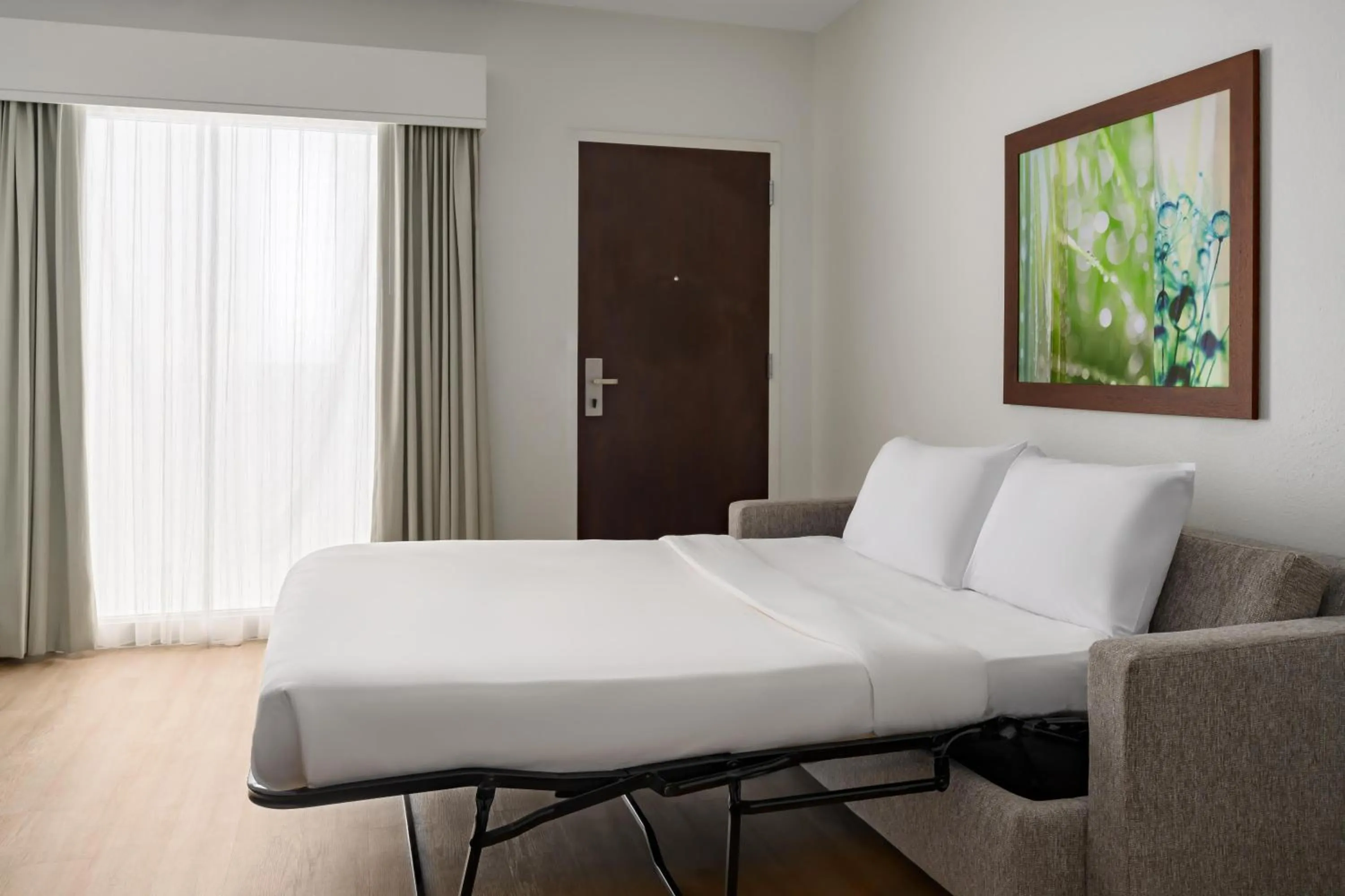 Living room, Bed in Embassy Suites by Hilton Orlando Lake Buena Vista Resort