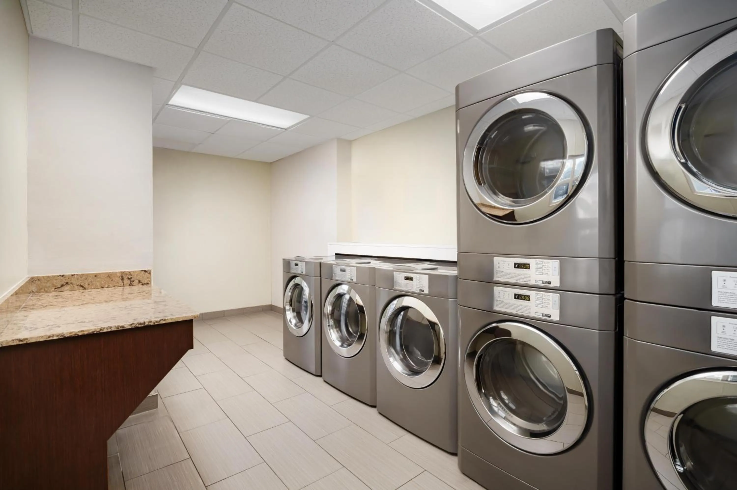 laundry in Embassy Suites by Hilton Orlando Lake Buena Vista Resort