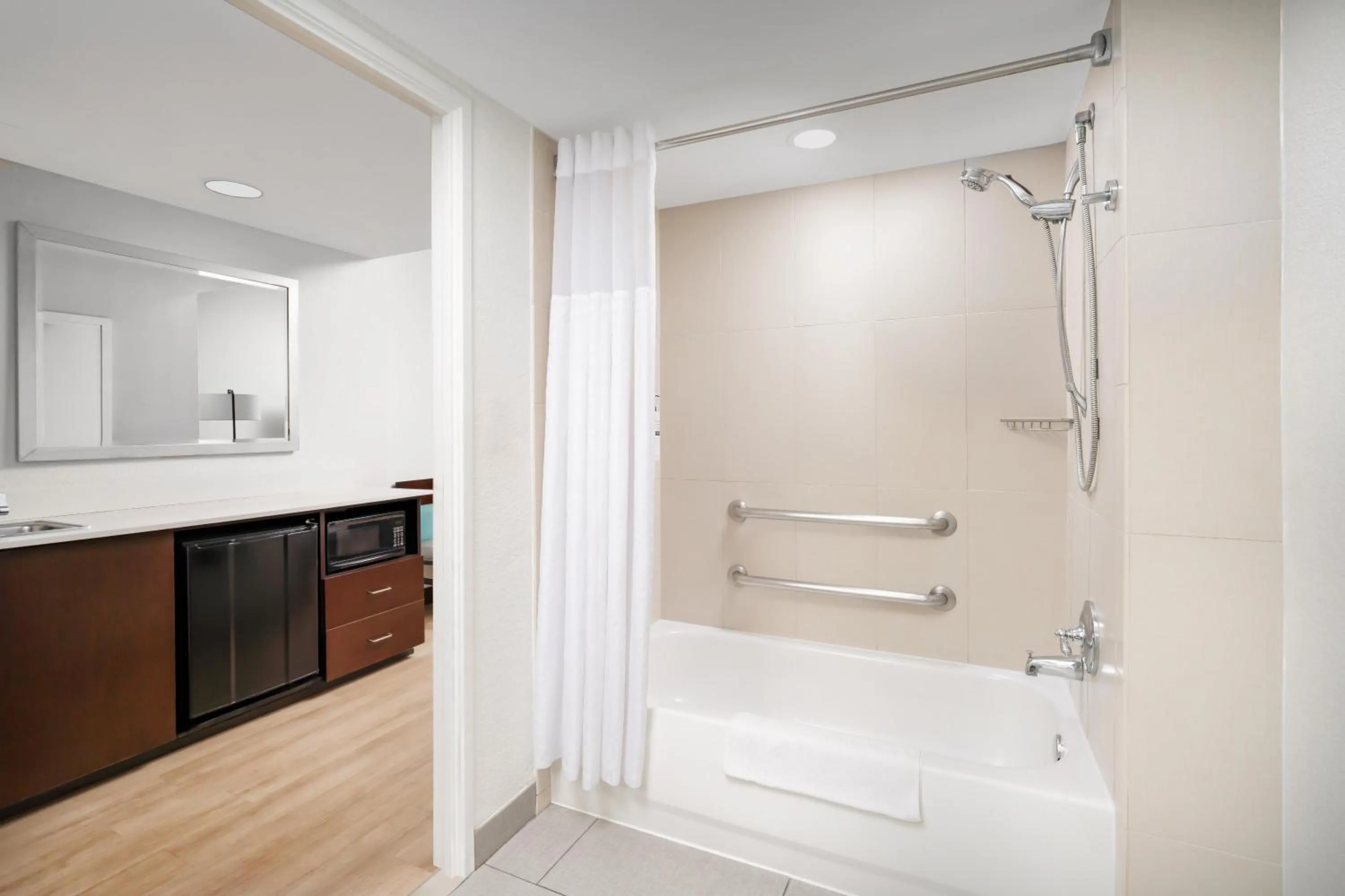 Bathroom in Embassy Suites by Hilton Orlando Lake Buena Vista Resort