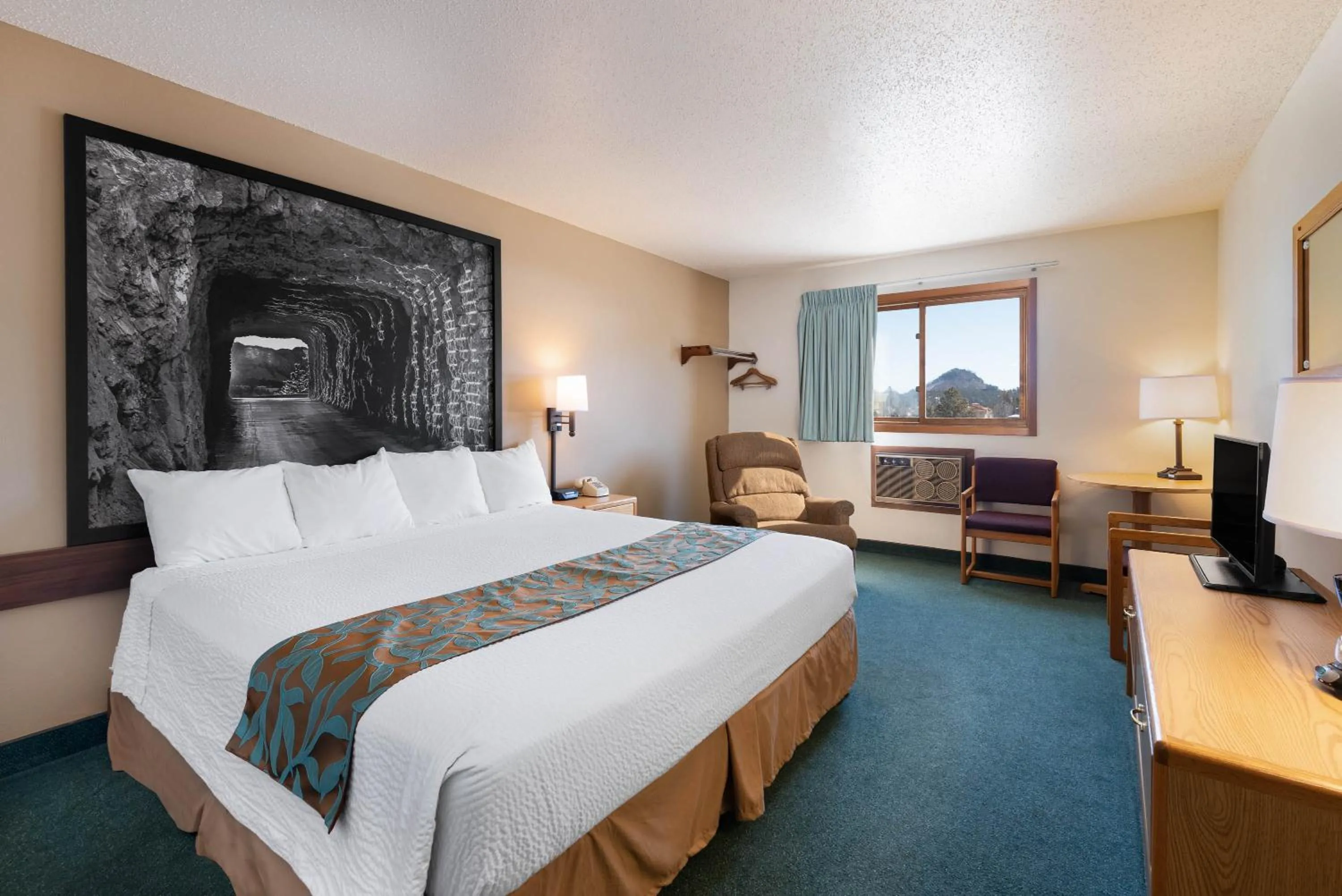 Bed in Super 8 by Wyndham Hill City/Mt Rushmore/ Area