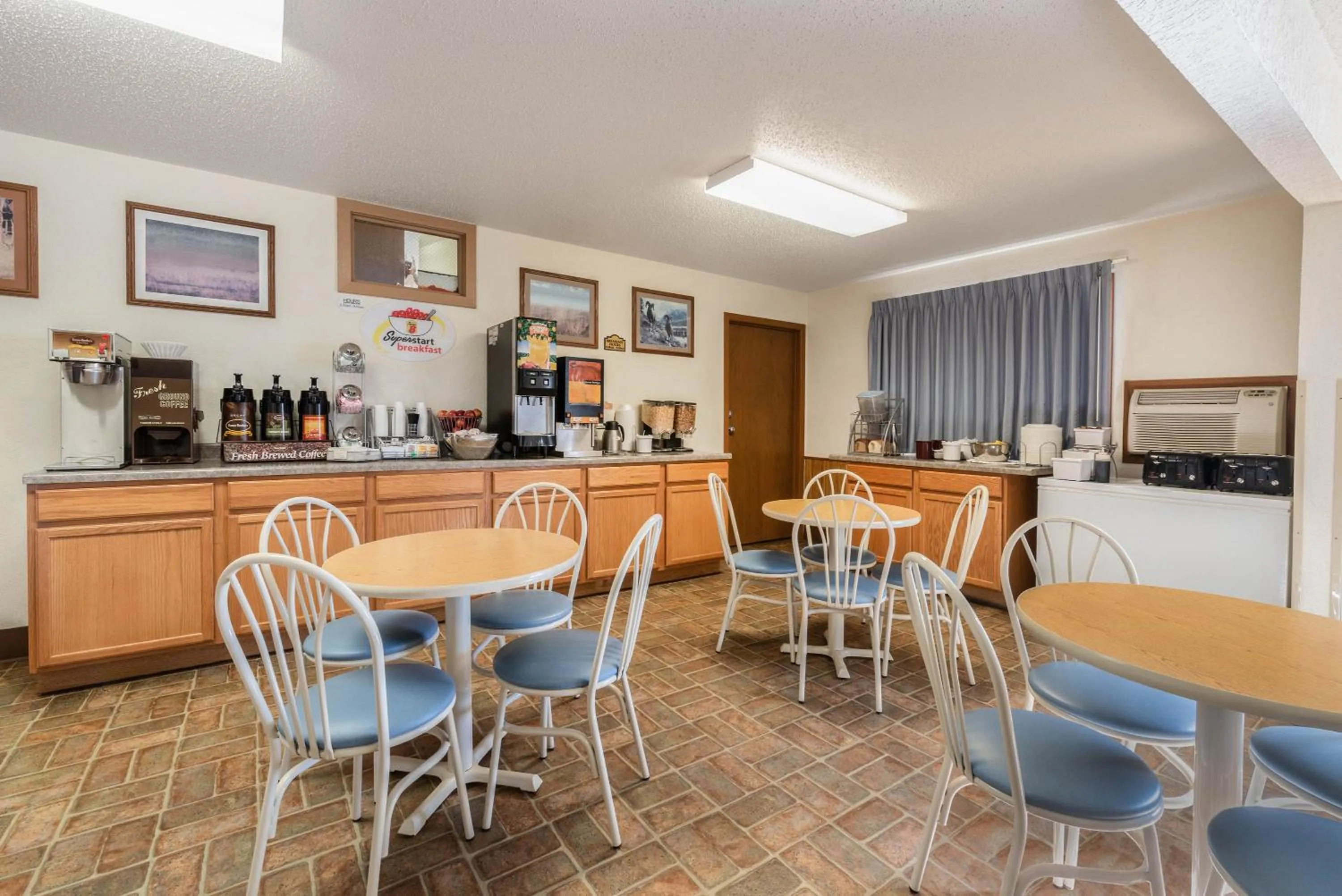 Continental breakfast in Super 8 by Wyndham Hill City/Mt Rushmore/ Area