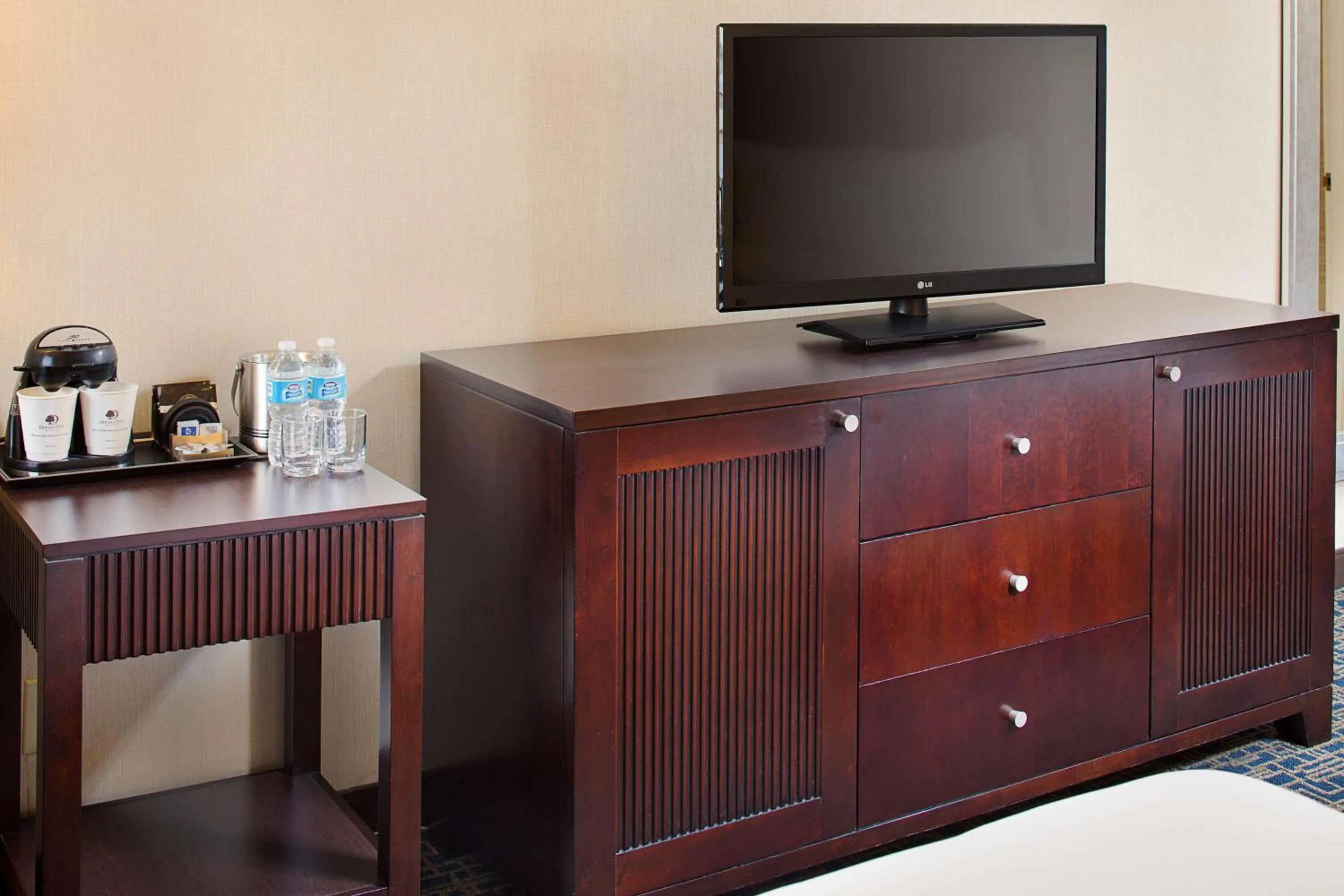 Kitchen or kitchenette in DoubleTree by Hilton Baltimore - BWI Airport