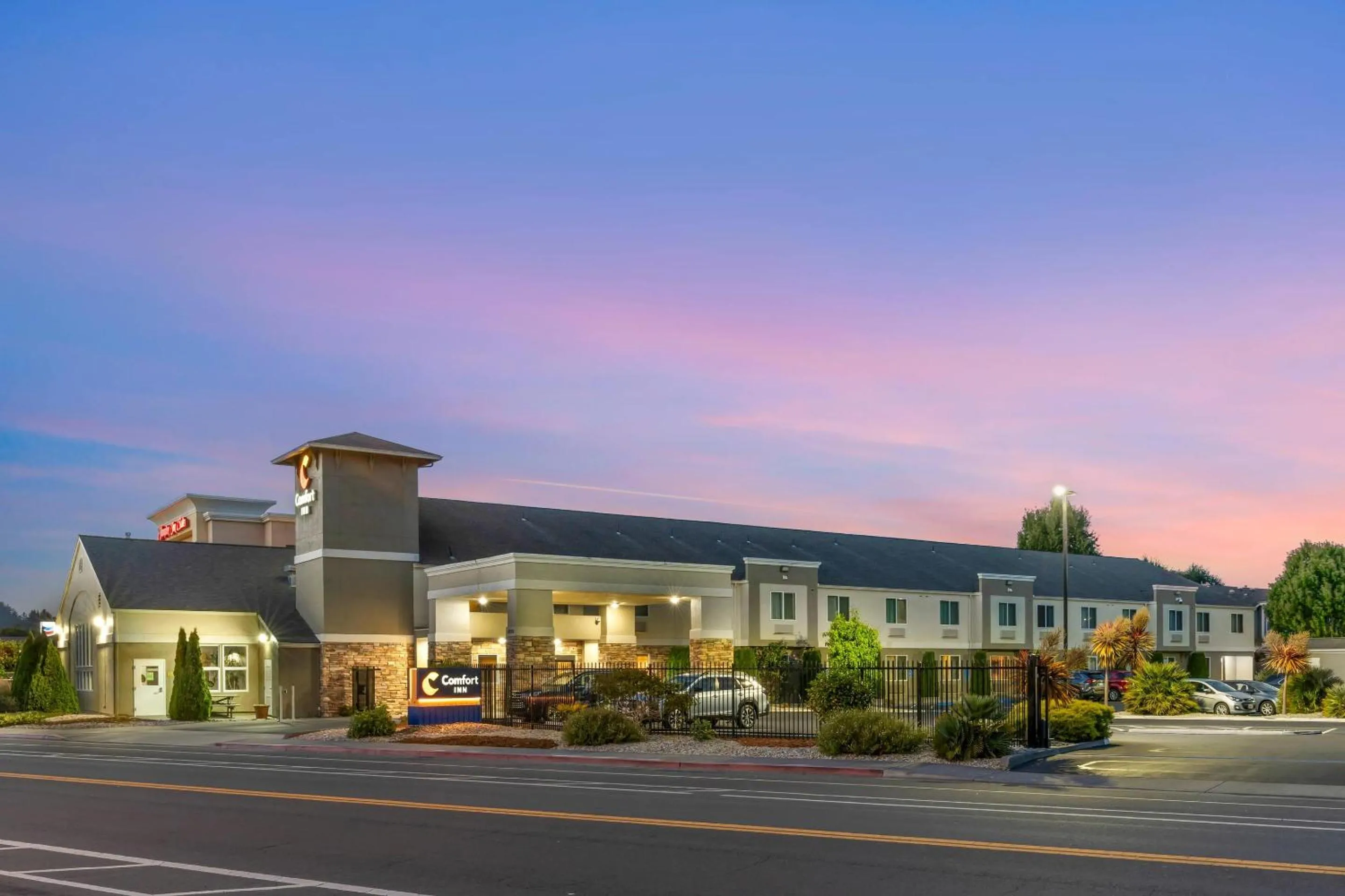 Property building in Comfort Inn Arcata