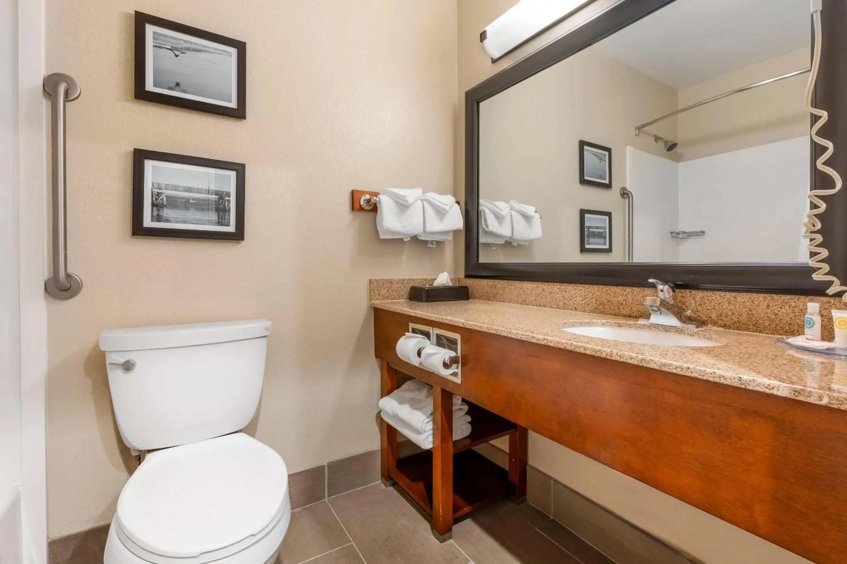 Bedroom in Comfort Inn Arcata