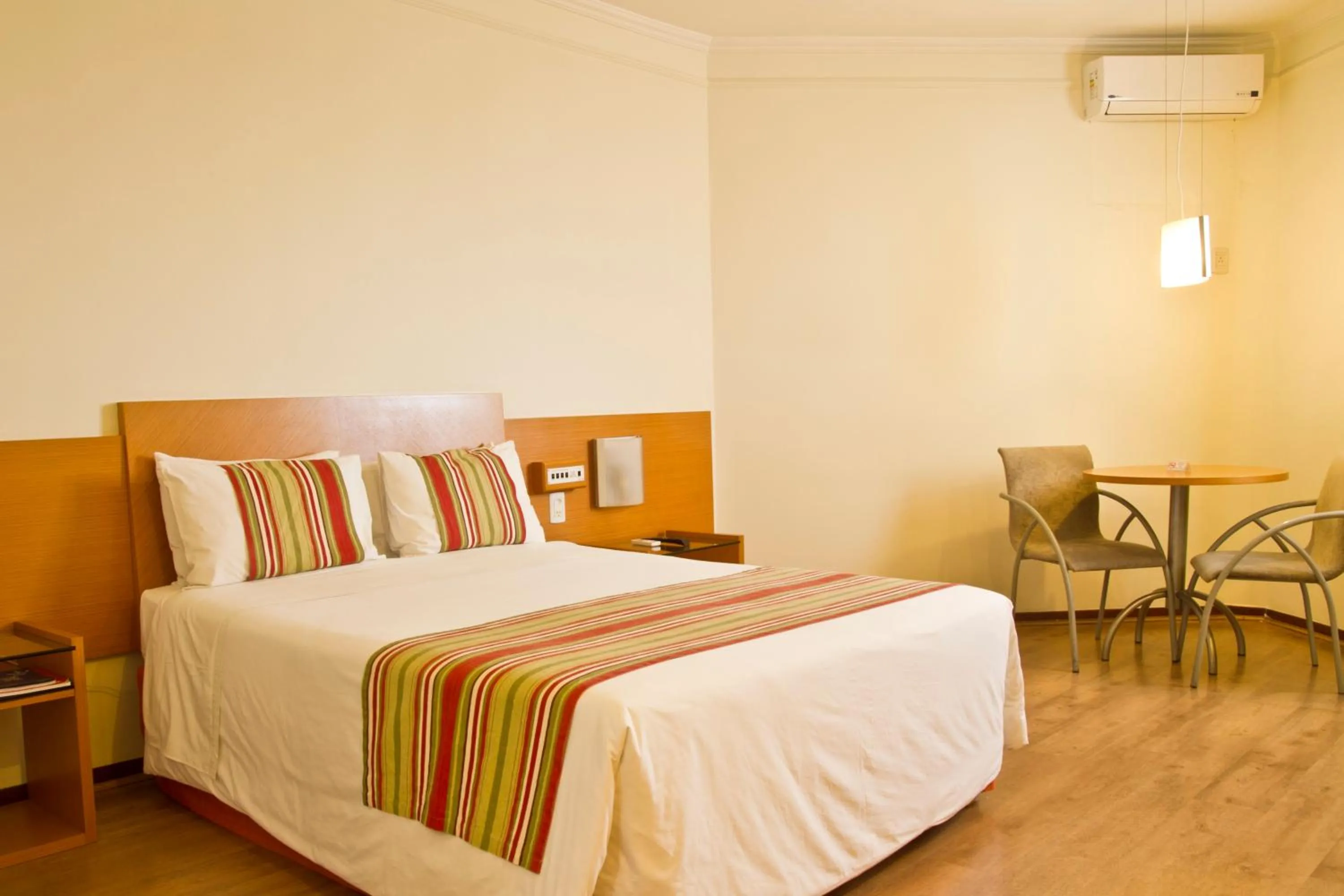 Photo of the whole room, Bed in Grand Hotel Royal Sorocaba by Atlantica