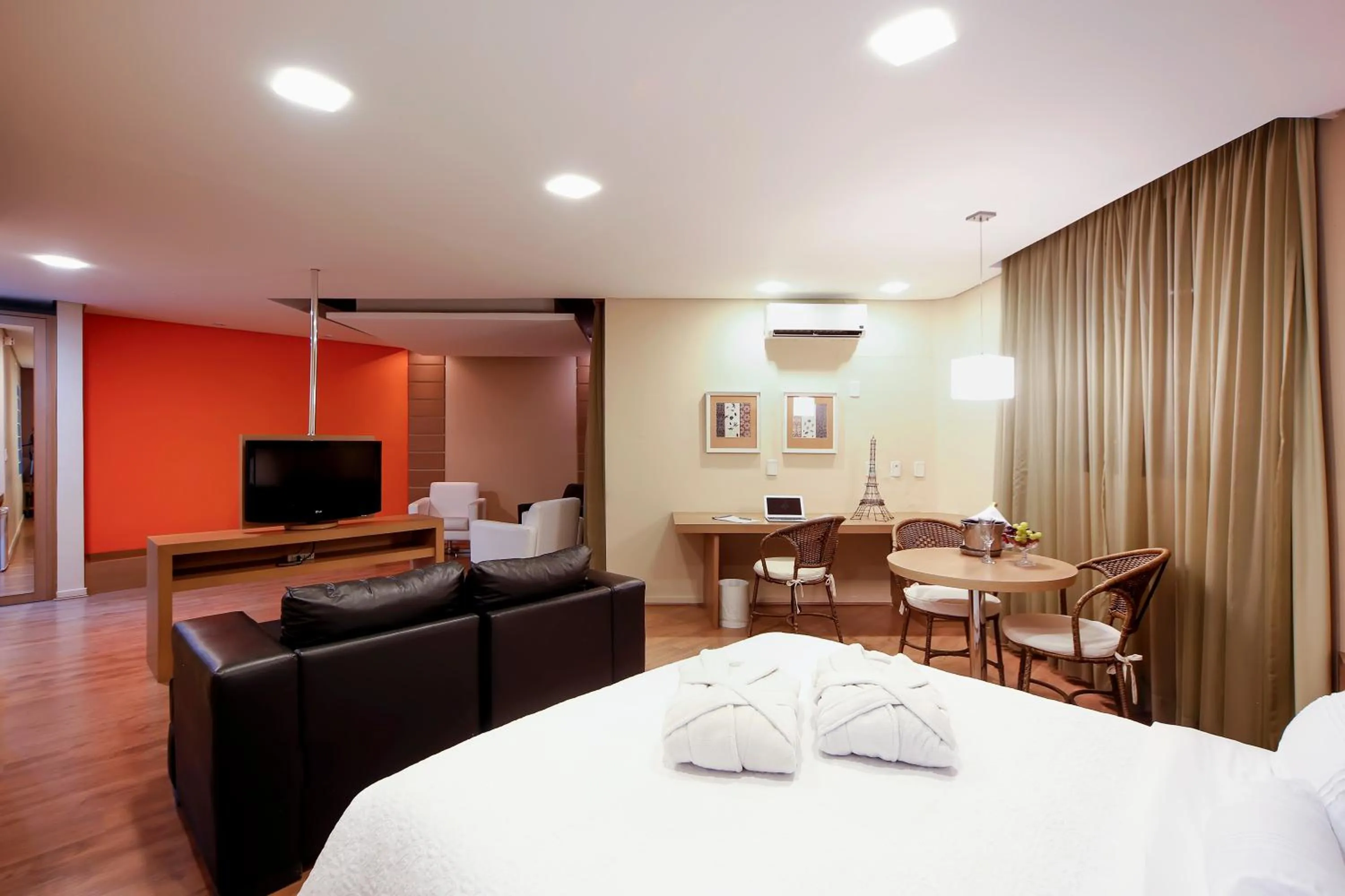 TV and multimedia, Bed in Grand Hotel Royal Sorocaba by Atlantica