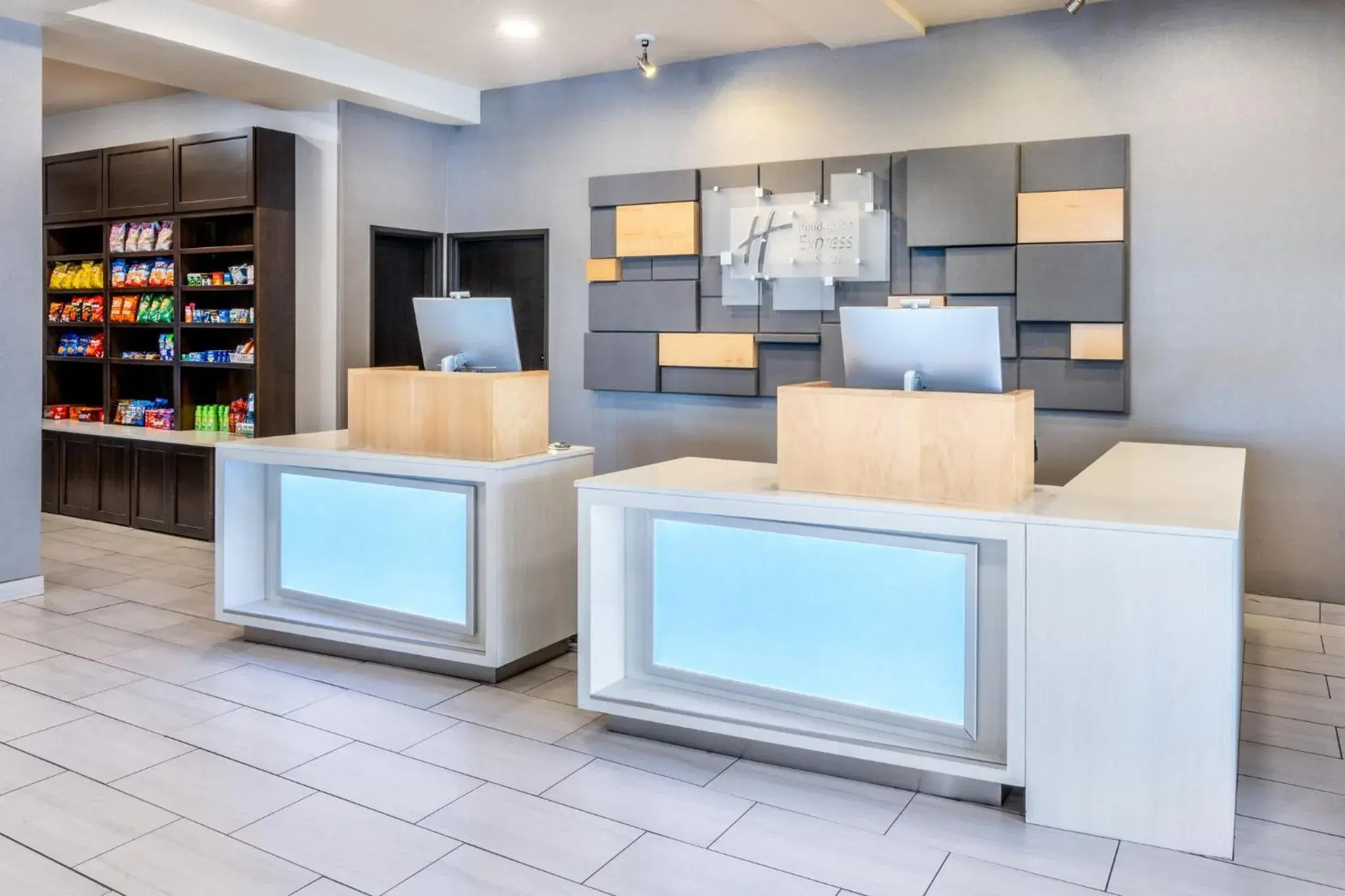 Property building in Holiday Inn Express & Suites - Colorado Springs AFA Northgate by IHG Property building in Holiday Inn Express & Suites - Colorado Springs AFA Northgate by IHG