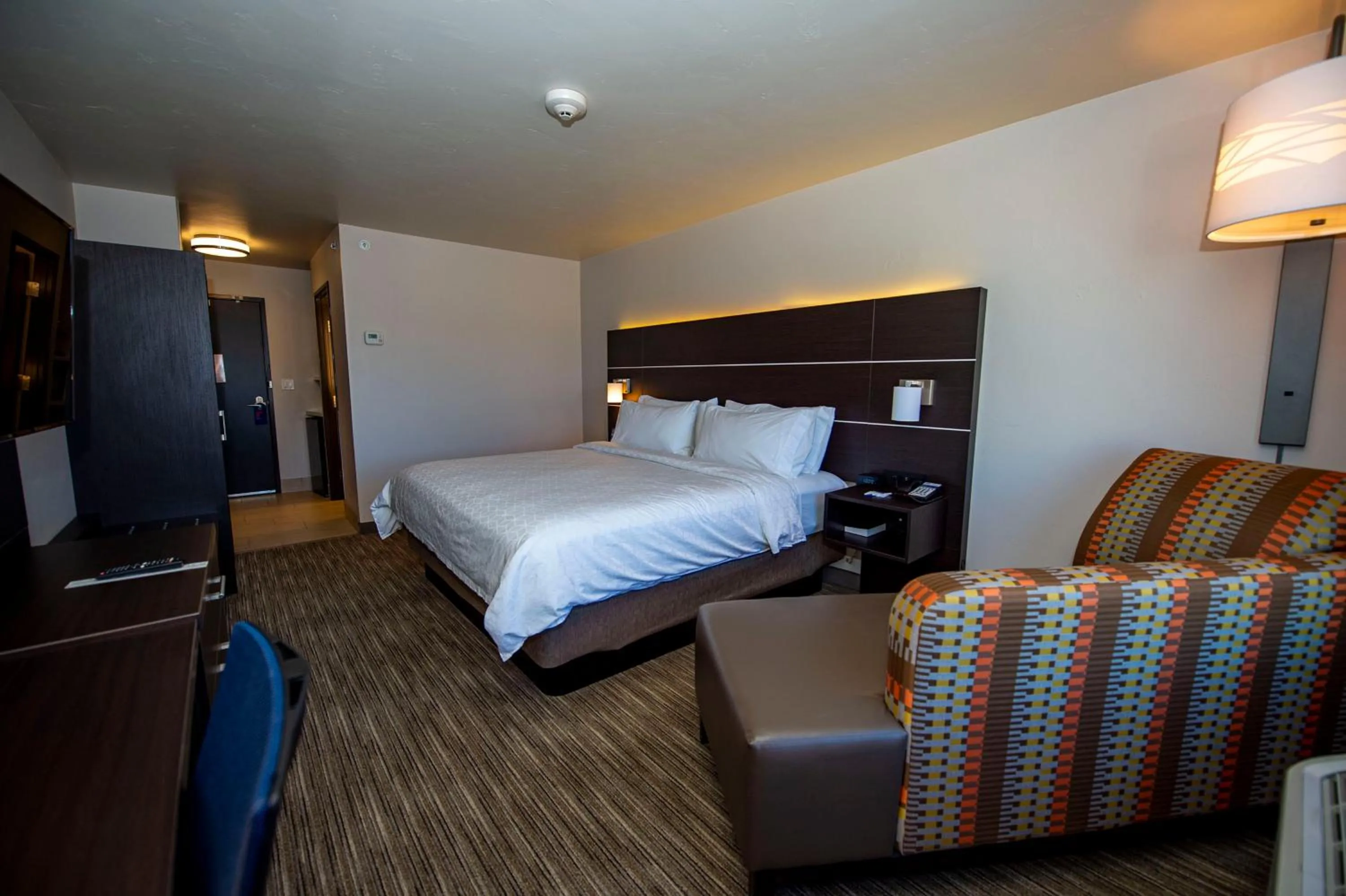 Photo of the whole room, Bed in Holiday Inn Express & Suites - Colorado Springs AFA Northgate by IHG