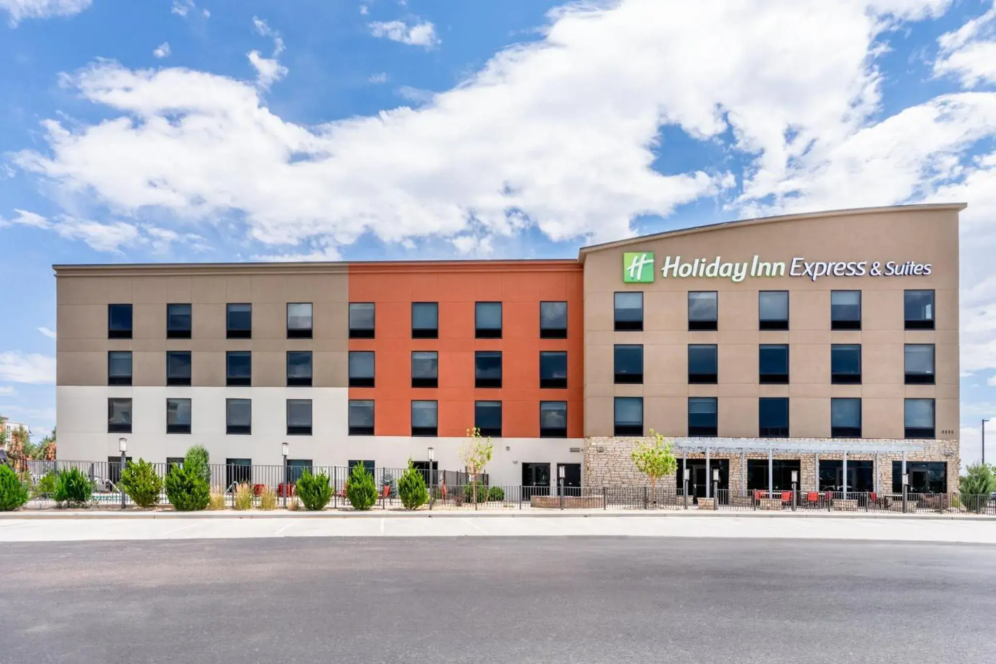 Property building in Holiday Inn Express & Suites - Colorado Springs AFA Northgate by IHG Property building in Holiday Inn Express & Suites - Colorado Springs AFA Northgate by IHG