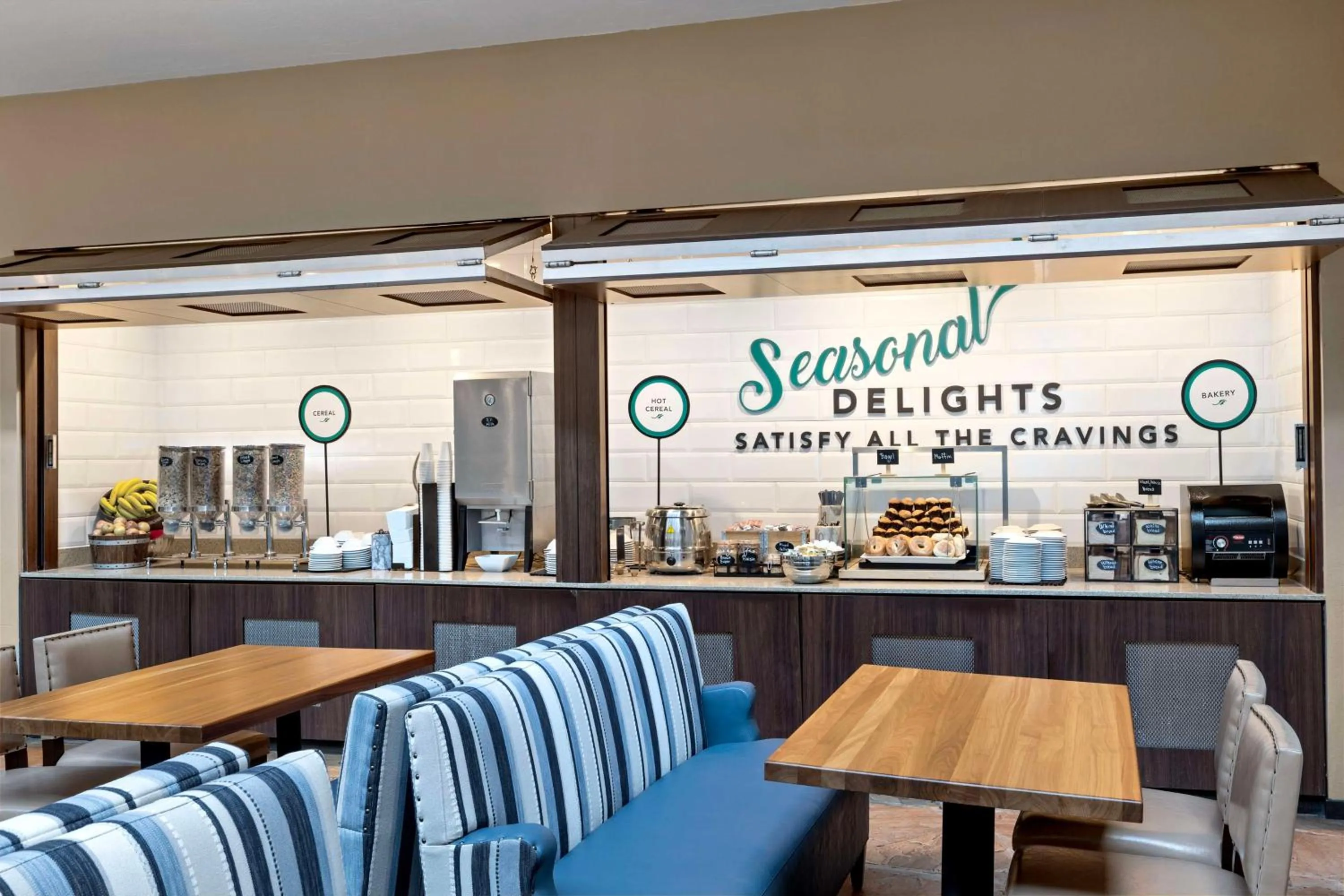 Breakfast in Embassy Suites by Hilton Los Angeles International Airport South