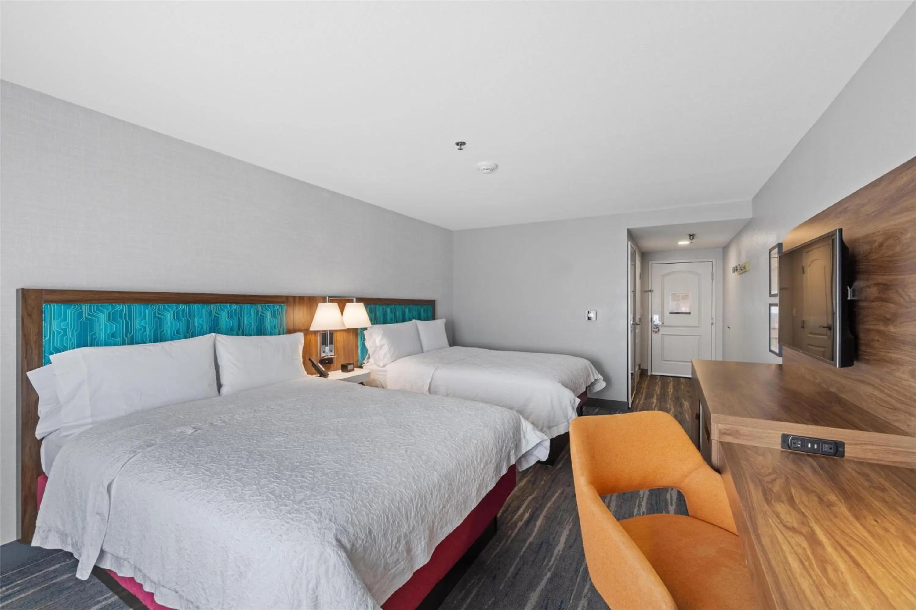 Bed in Hampton Inn & Suites Madera