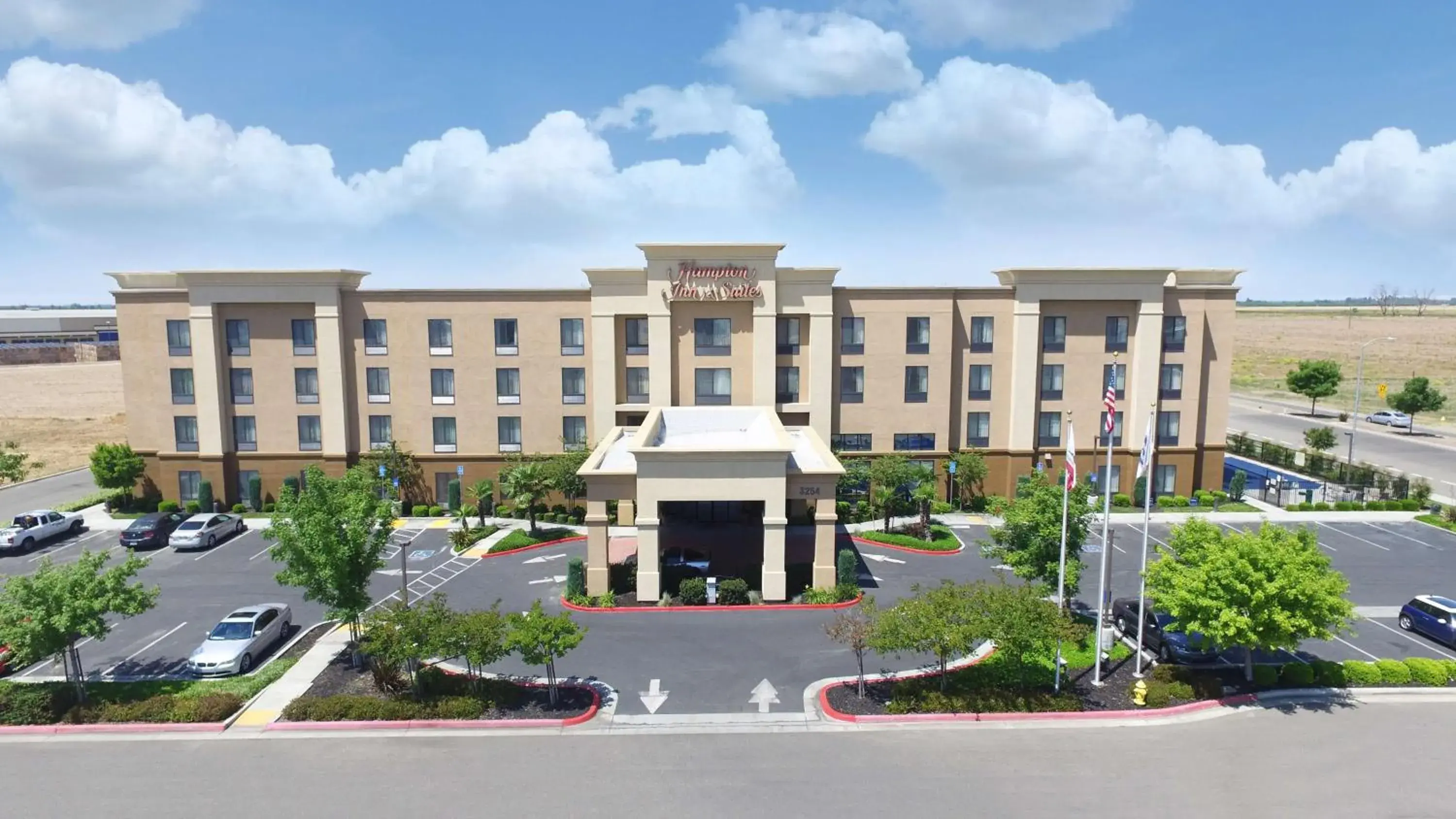 Property building in Hampton Inn & Suites Madera Property building in Hampton Inn & Suites Madera