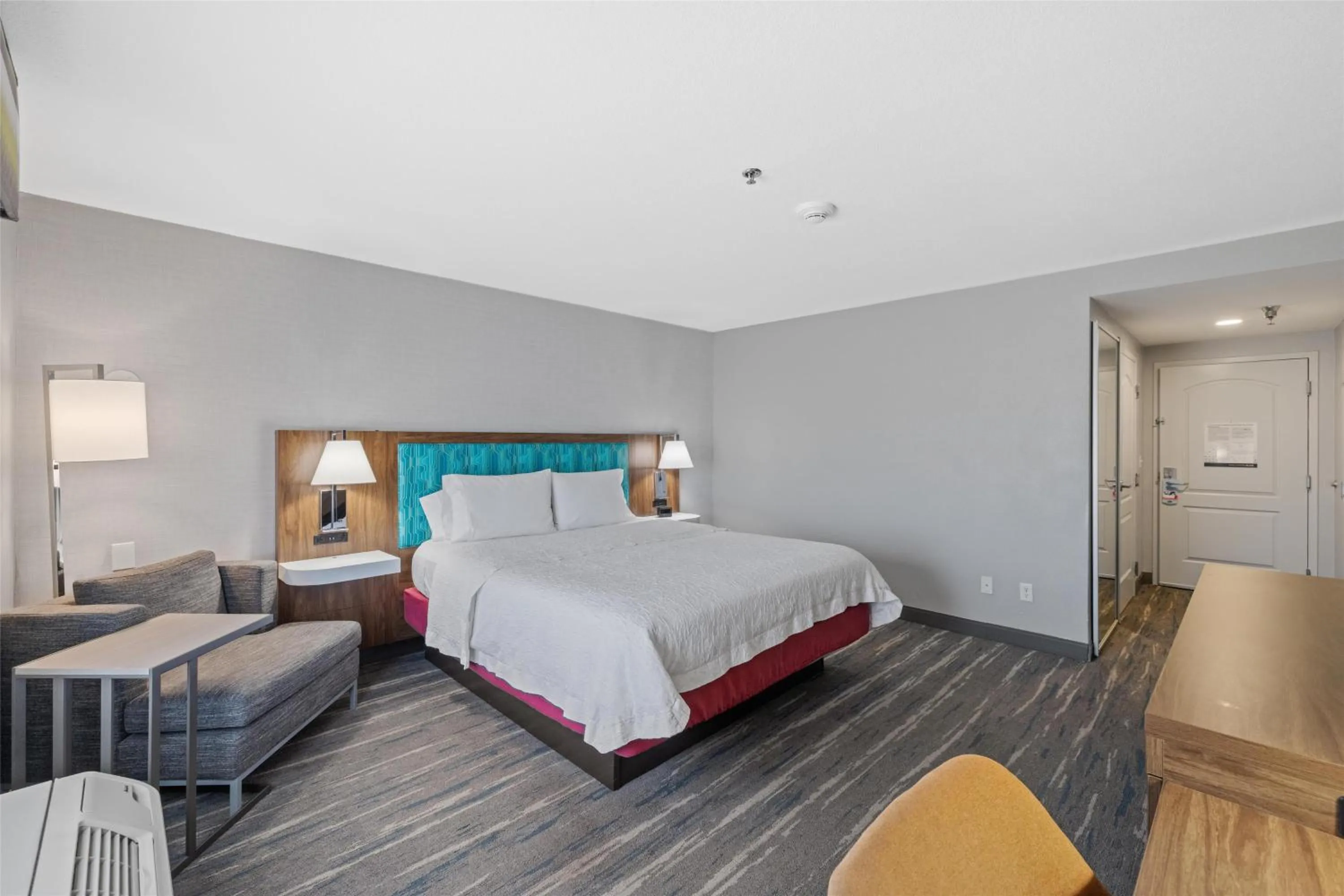 Bed in Hampton Inn & Suites Madera