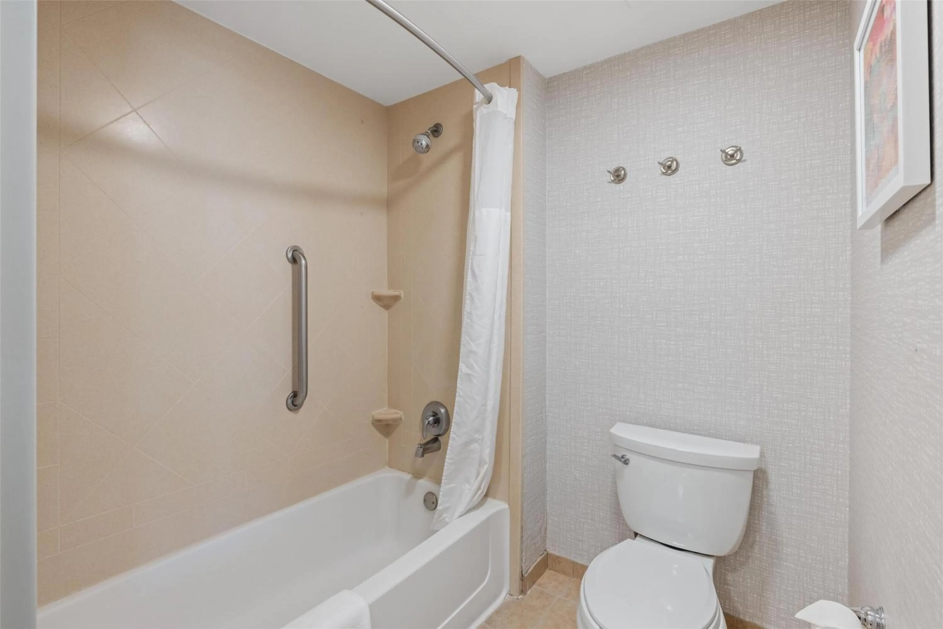 Bathroom in Hampton Inn & Suites Madera