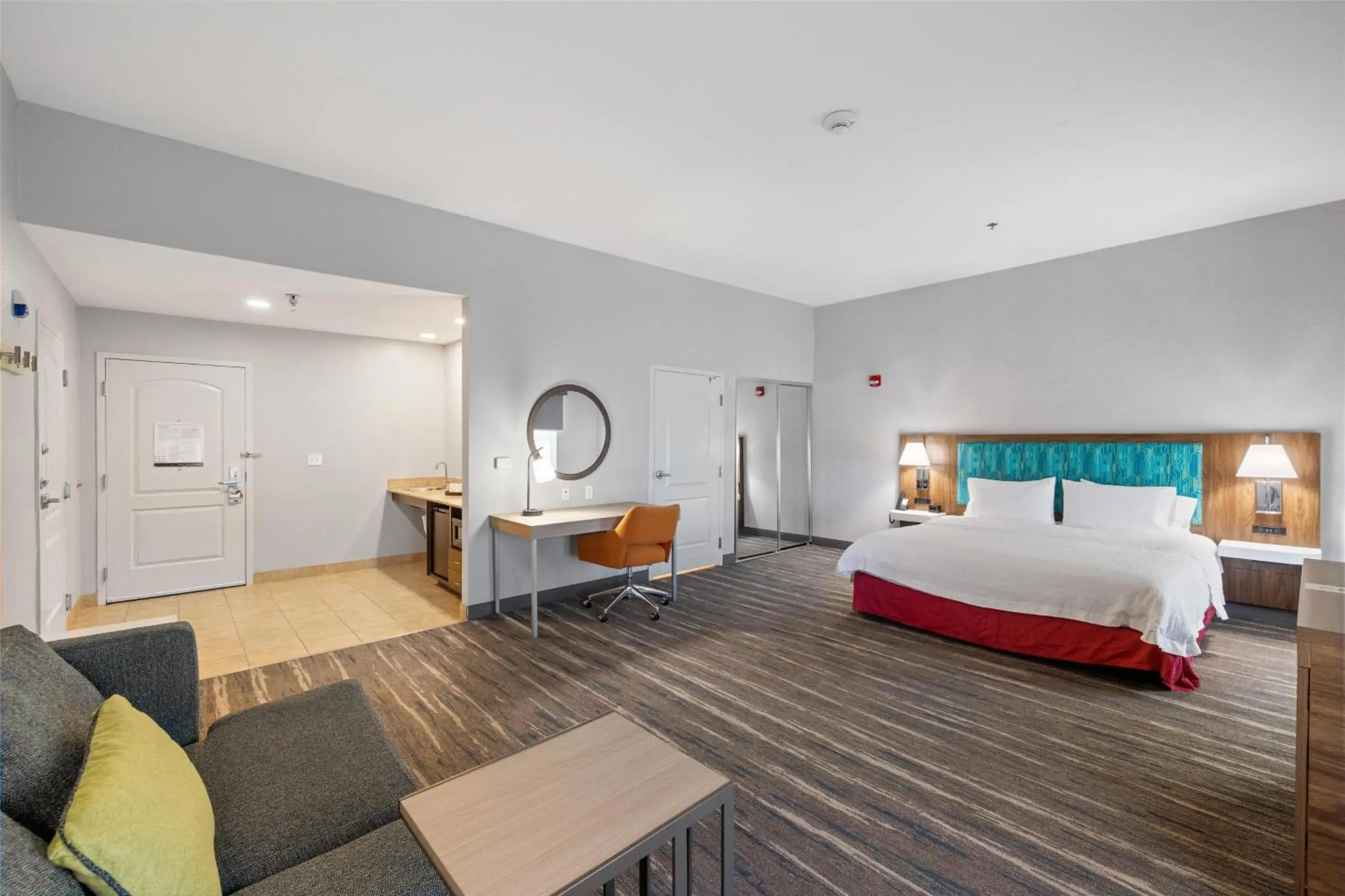 Bedroom, Bed in Hampton Inn & Suites Madera Bedroom, Bed in Hampton Inn & Suites Madera