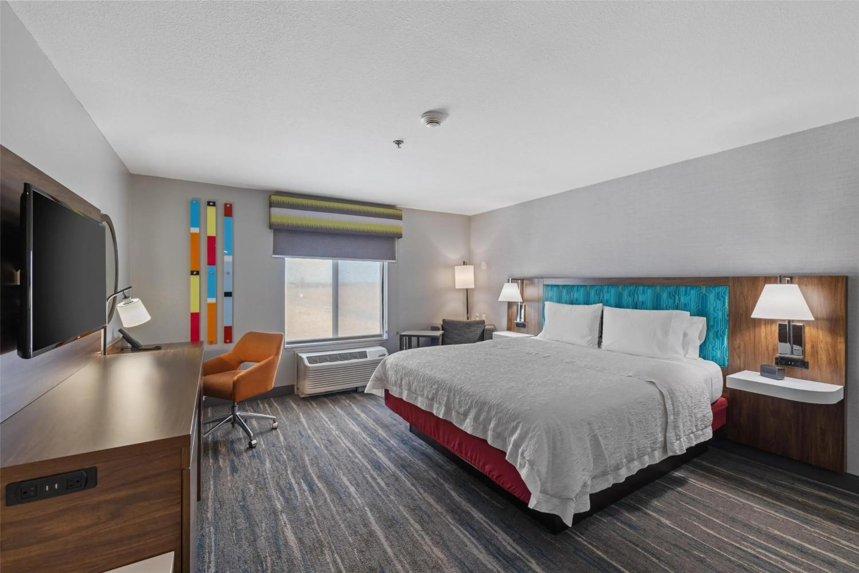 Bed in Hampton Inn & Suites Madera