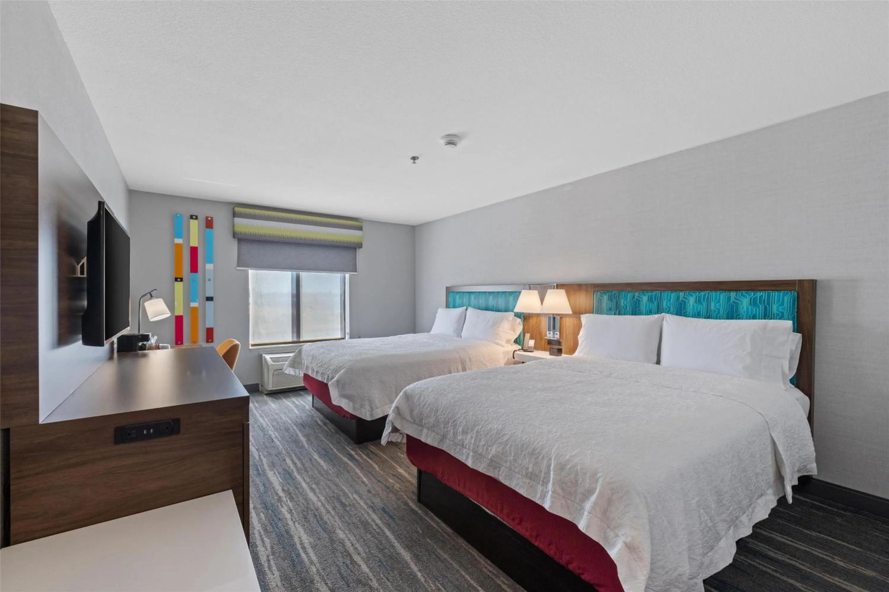 Bed in Hampton Inn & Suites Madera