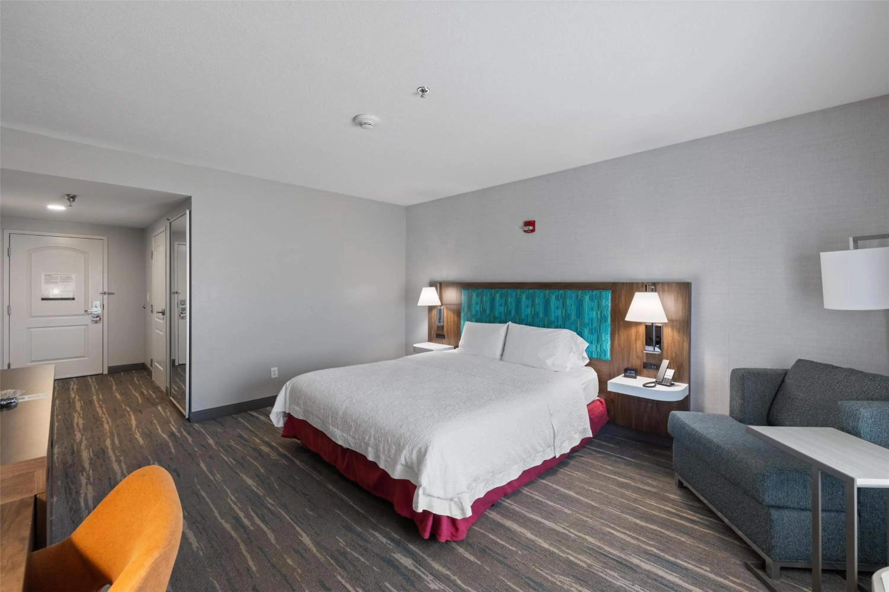 Bed in Hampton Inn & Suites Madera