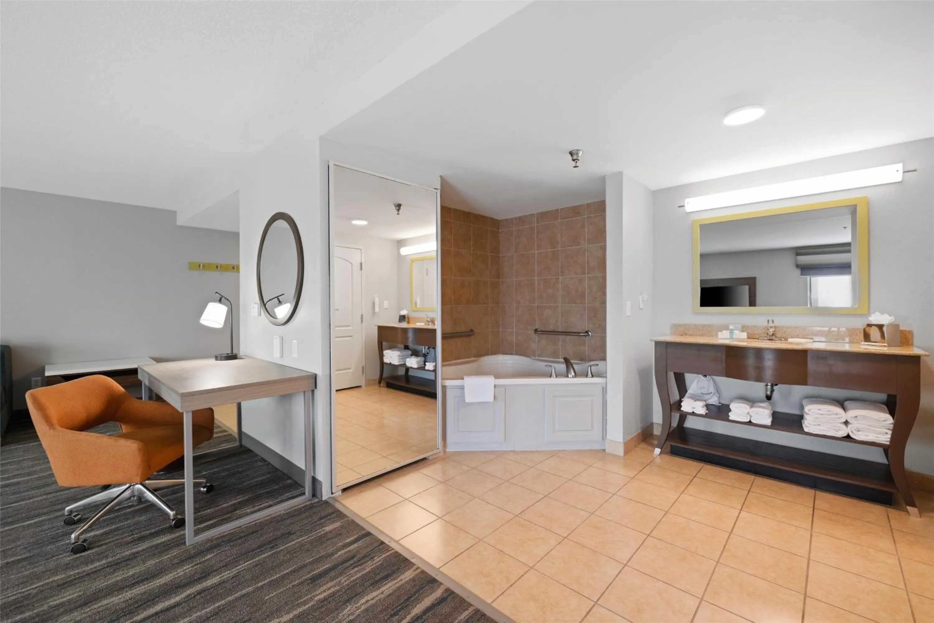 Bathroom in Hampton Inn & Suites Madera