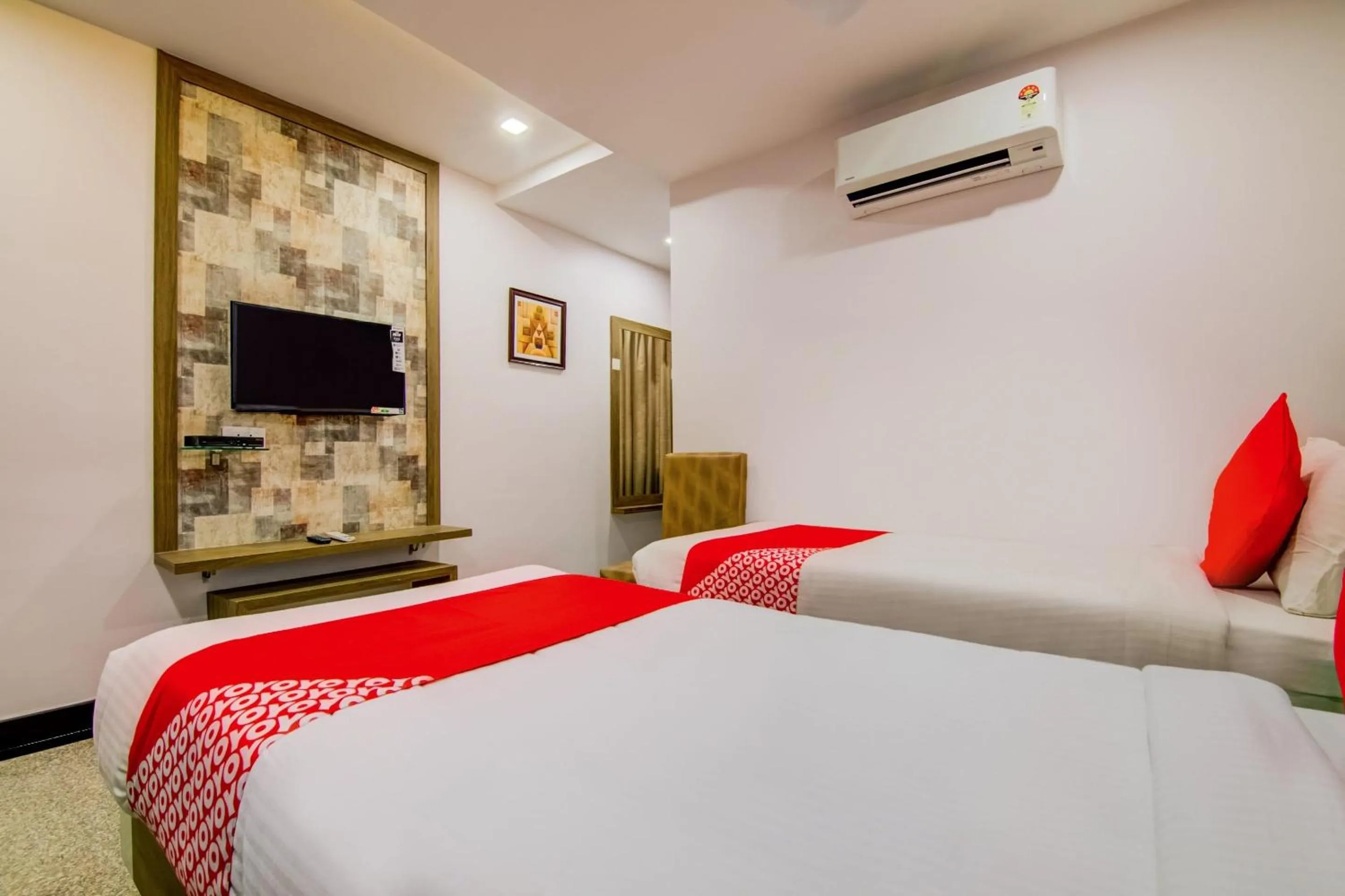 Bedroom, Bed in Super Capital O Pratibha Grand