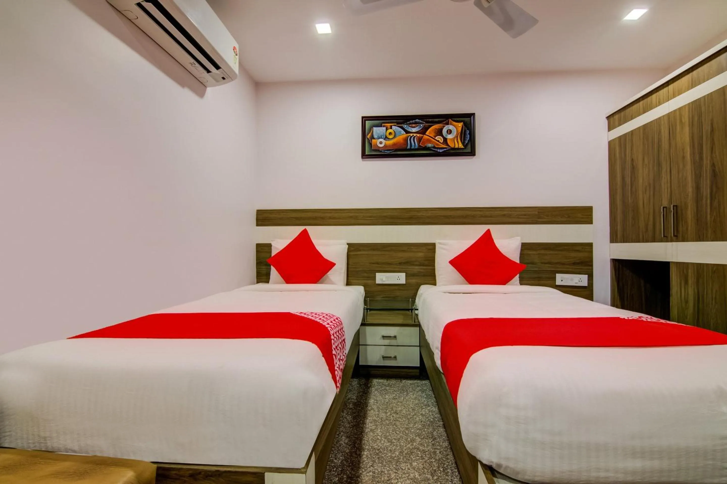 Bedroom, Bed in Super Capital O Pratibha Grand