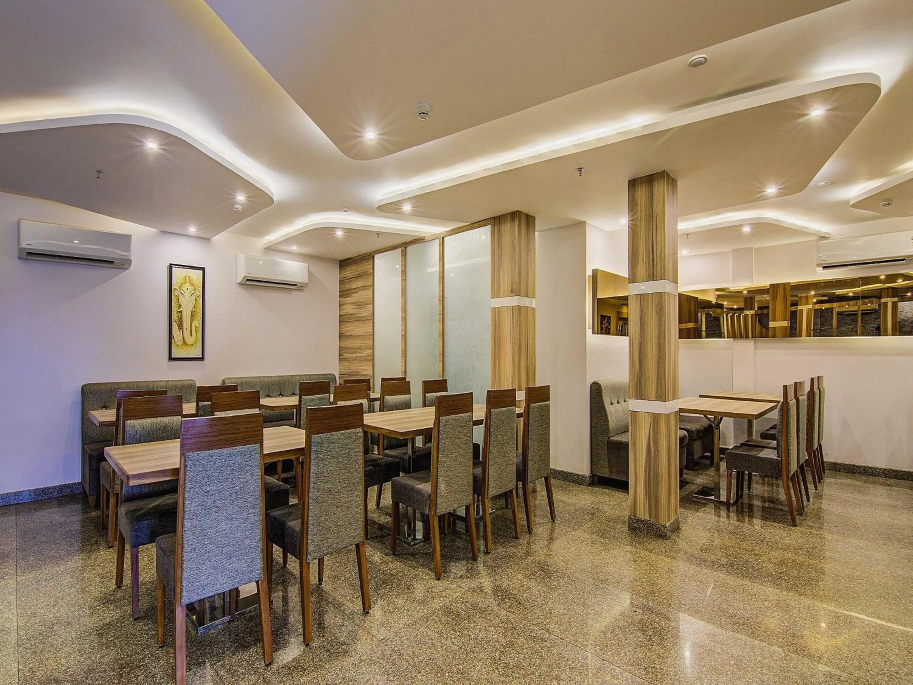 Restaurant/places to eat in Super Capital O Pratibha Grand