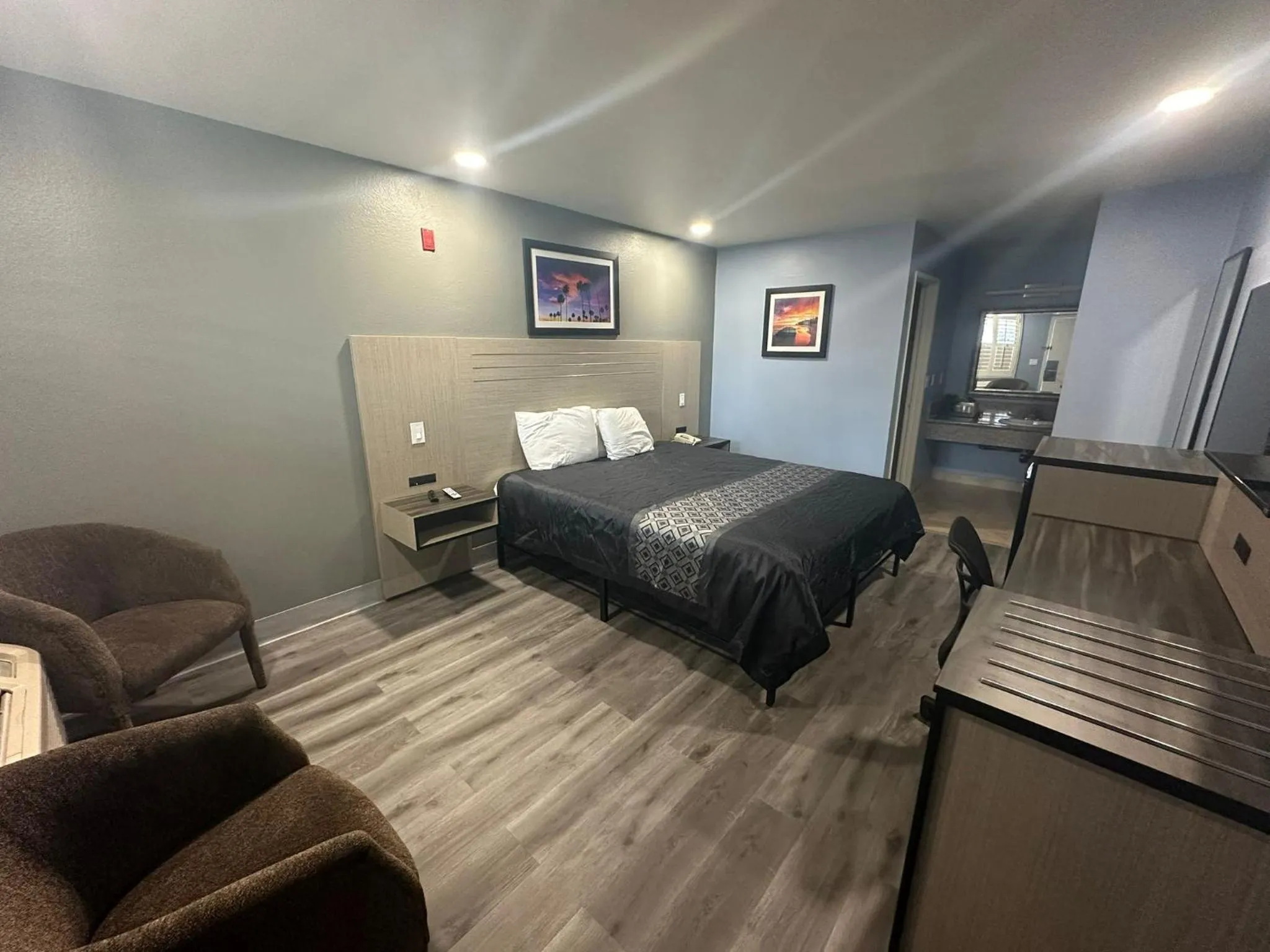 Bed in Orange Tustin Inn in Orange