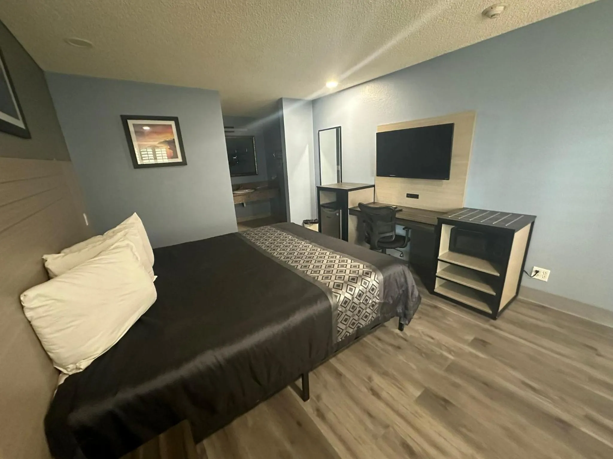 Bed in Orange Tustin Inn in Orange