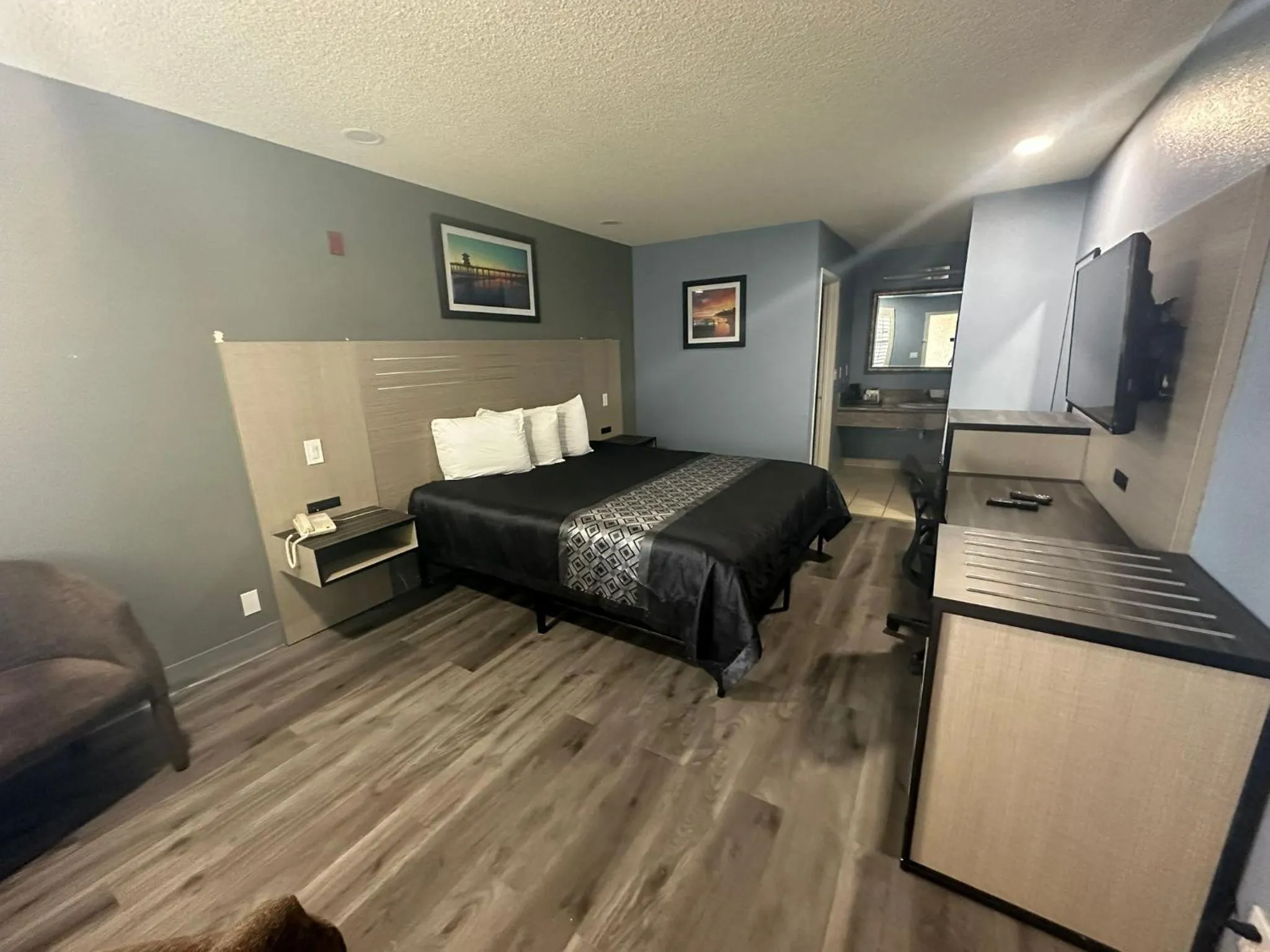 Bed in Orange Tustin Inn in Orange