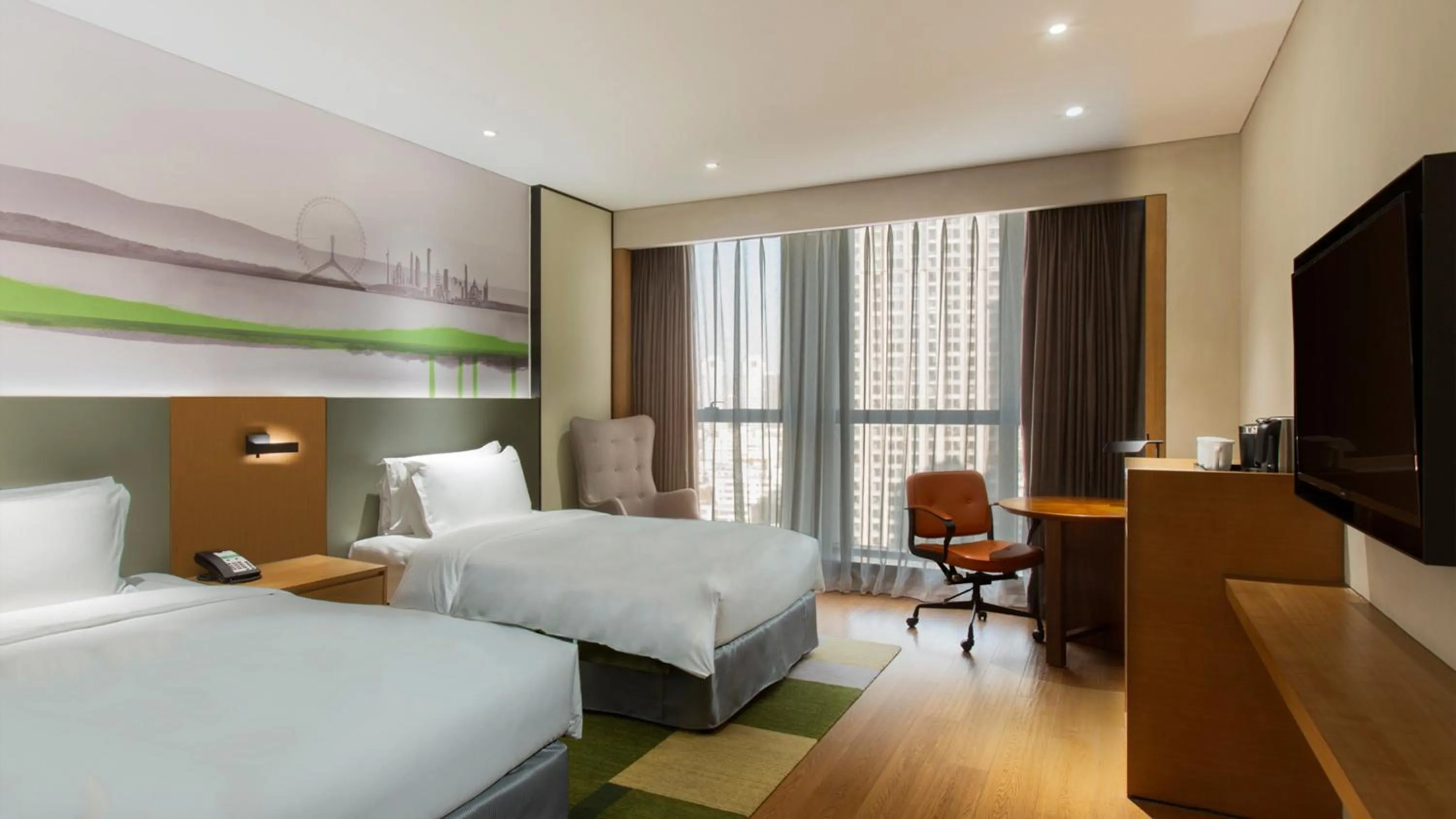 Photo of the whole room, Bed in Holiday Inn & Suites Tianjin Downtown, an IHG Hotel