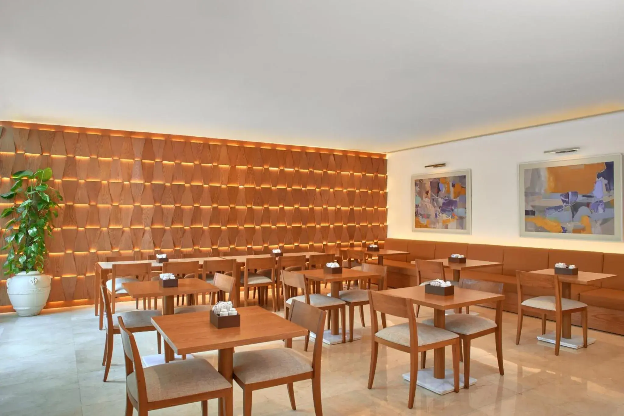 Restaurant/places to eat in Staybridge Suites & Apartments - Citystars by IHG Restaurant/places to eat in Staybridge Suites & Apartments - Citystars by IHG