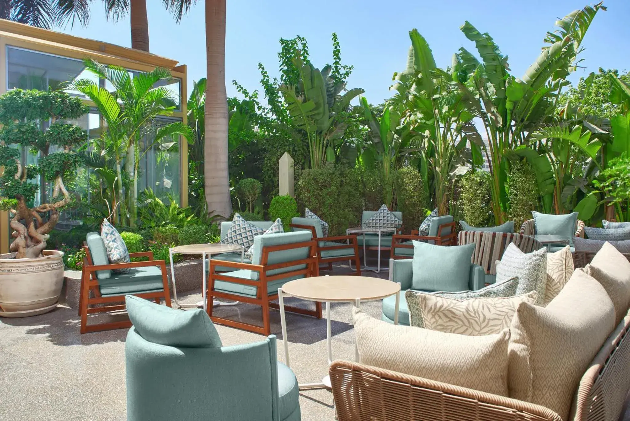 Lounge or bar in Staybridge Suites & Apartments - Citystars by IHG Lounge or bar in Staybridge Suites & Apartments - Citystars by IHG