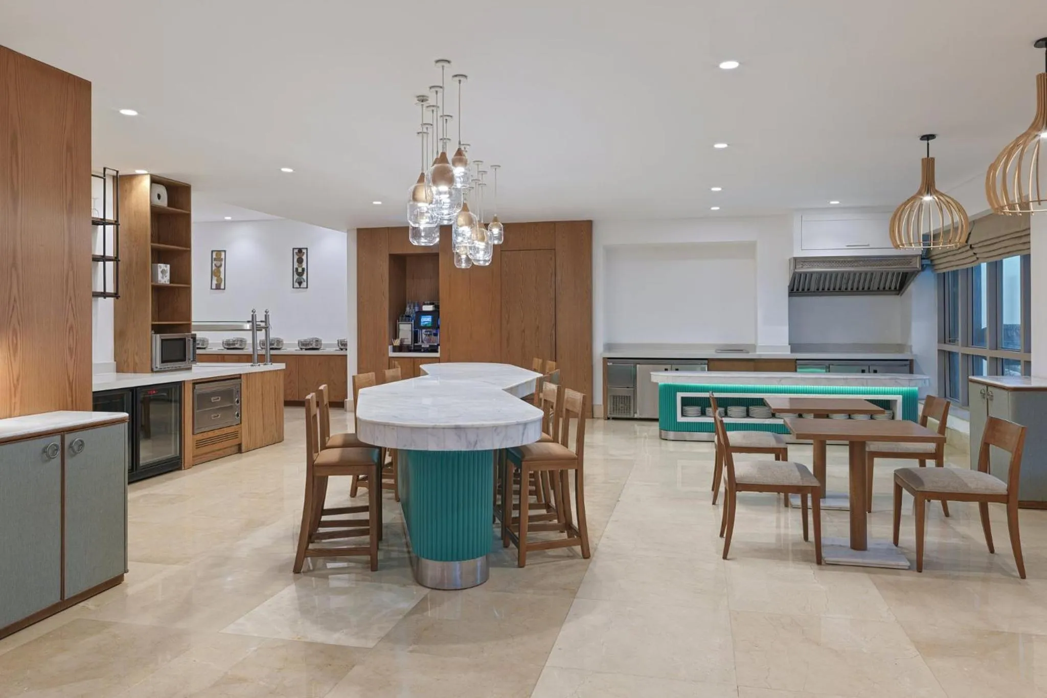 Restaurant/places to eat in Staybridge Suites & Apartments - Citystars by IHG