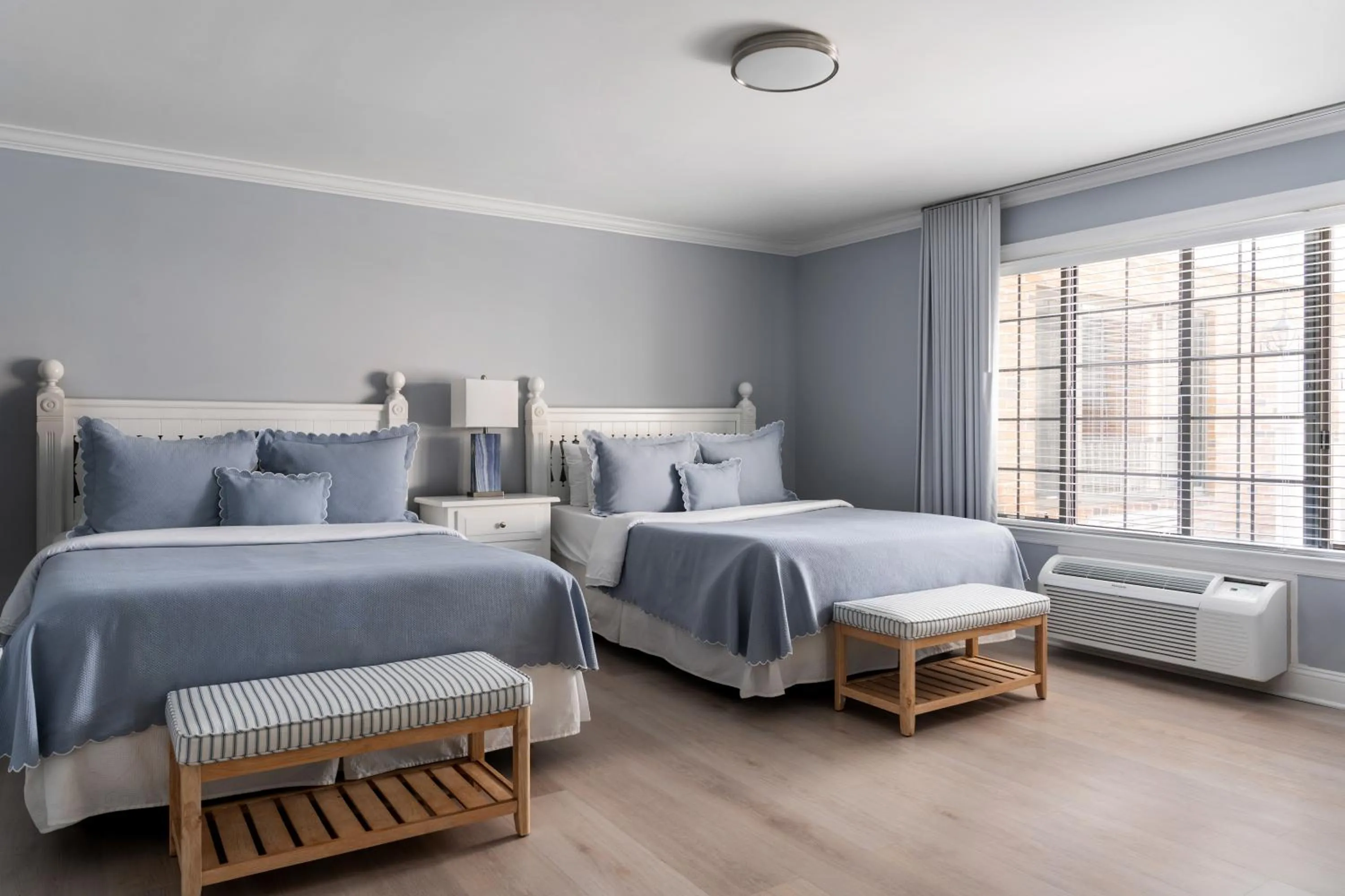 Bed in Southampton Inn