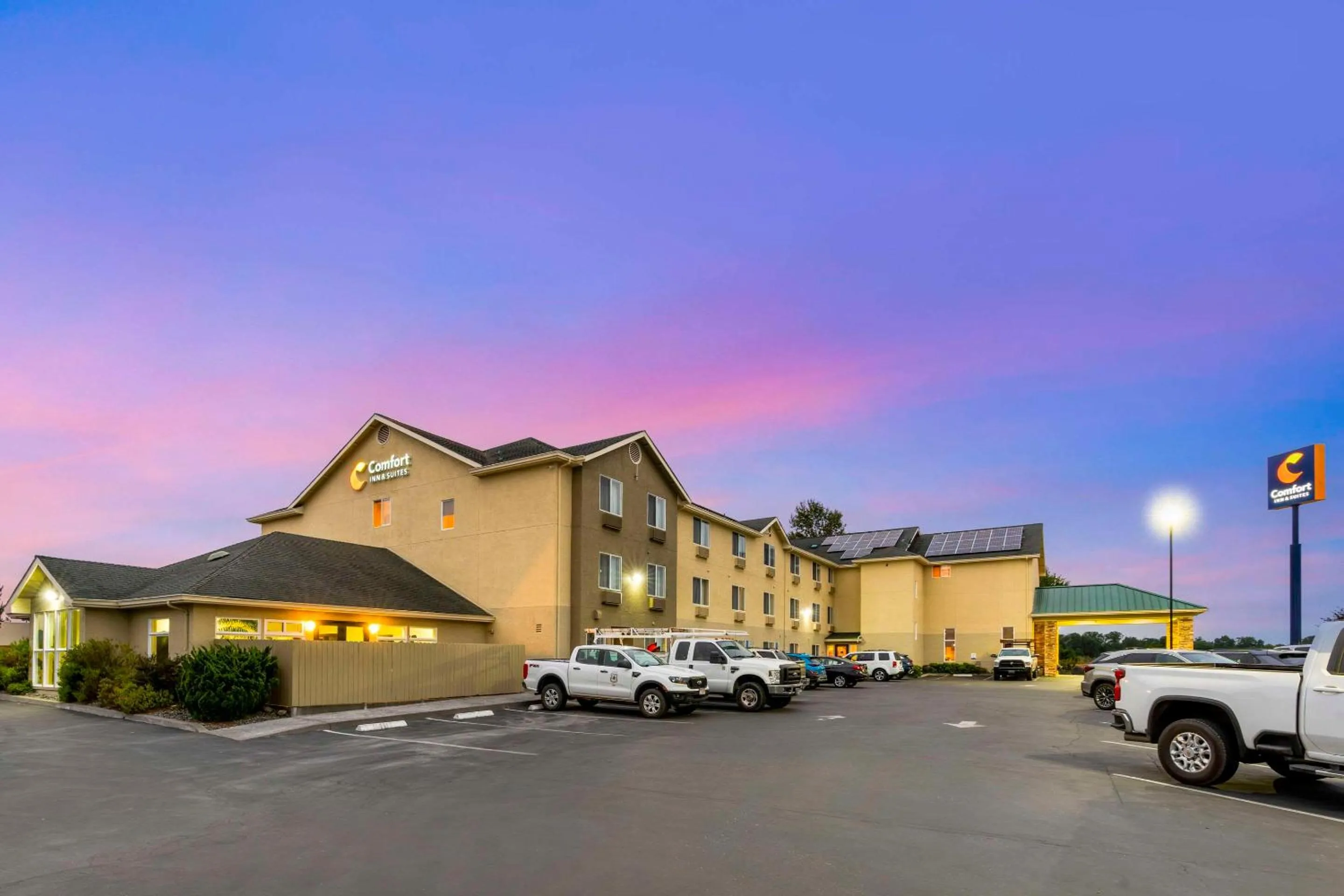 Property building in Comfort Inn & Suites Redwood Country