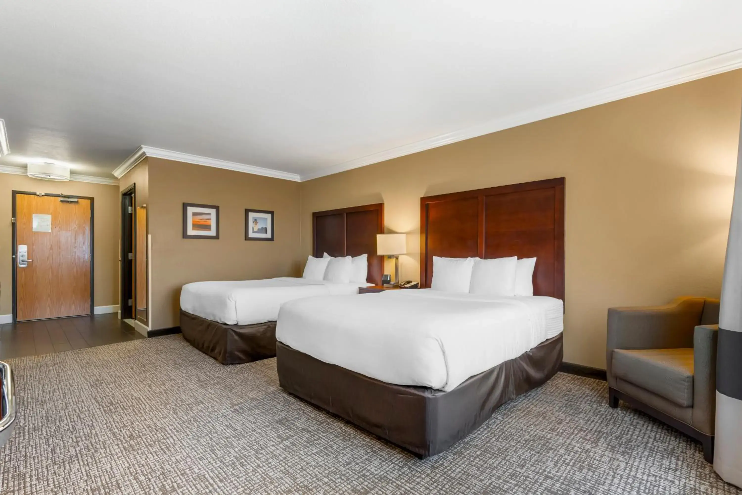 Queen Room with Two Queen Beds in Comfort Inn & Suites Redwood Country Queen Room with Two Queen Beds in Comfort Inn & Suites Redwood Country