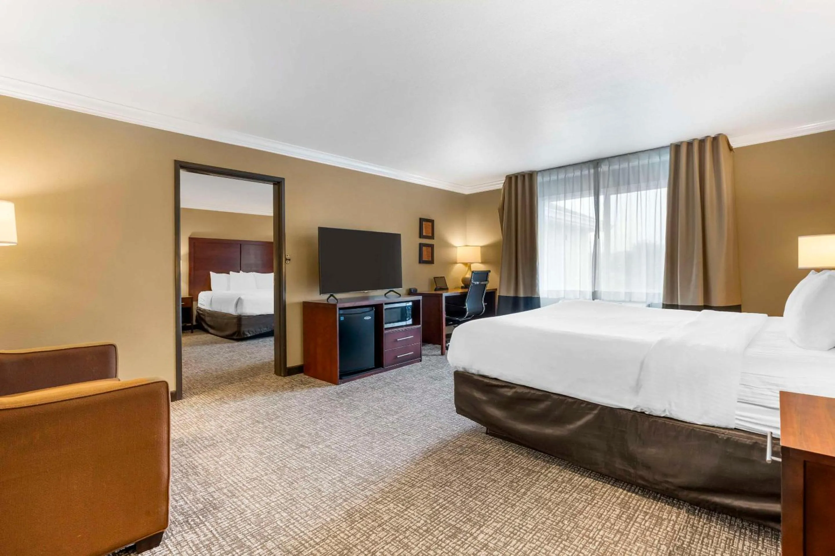 Bedroom, Bed in Comfort Inn & Suites Redwood Country