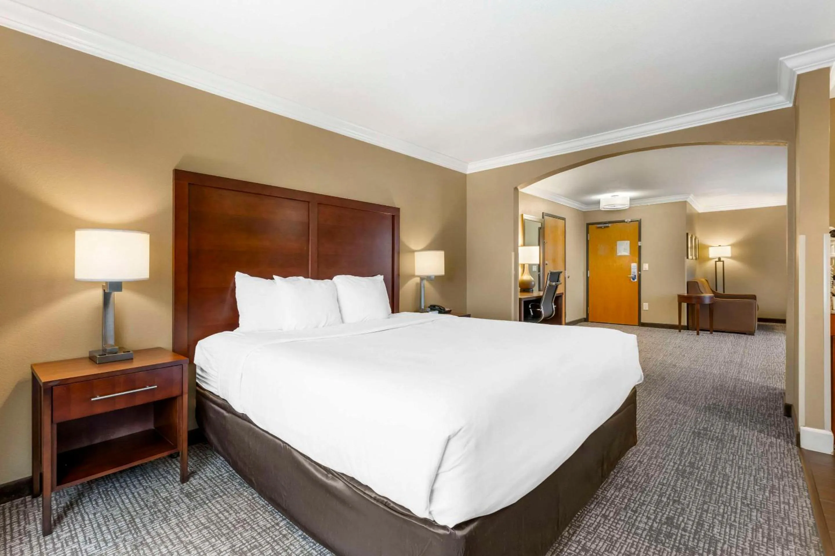 Bedroom, Bed in Comfort Inn & Suites Redwood Country