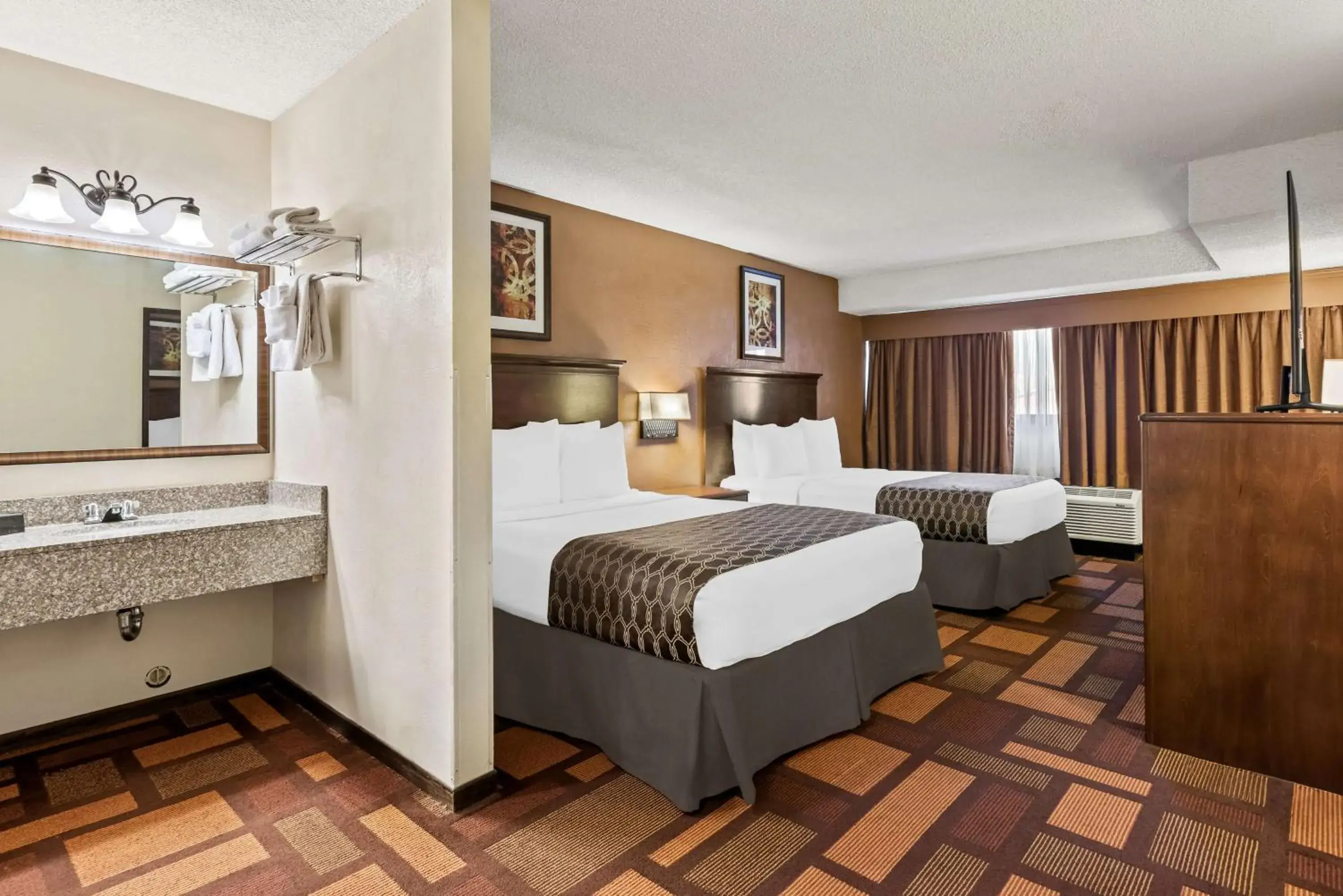 Queen Room with Two Queen Beds - Pool View in Best Western Tower West Lodge Queen Room with Two Queen Beds - Pool View in Best Western Tower West Lodge