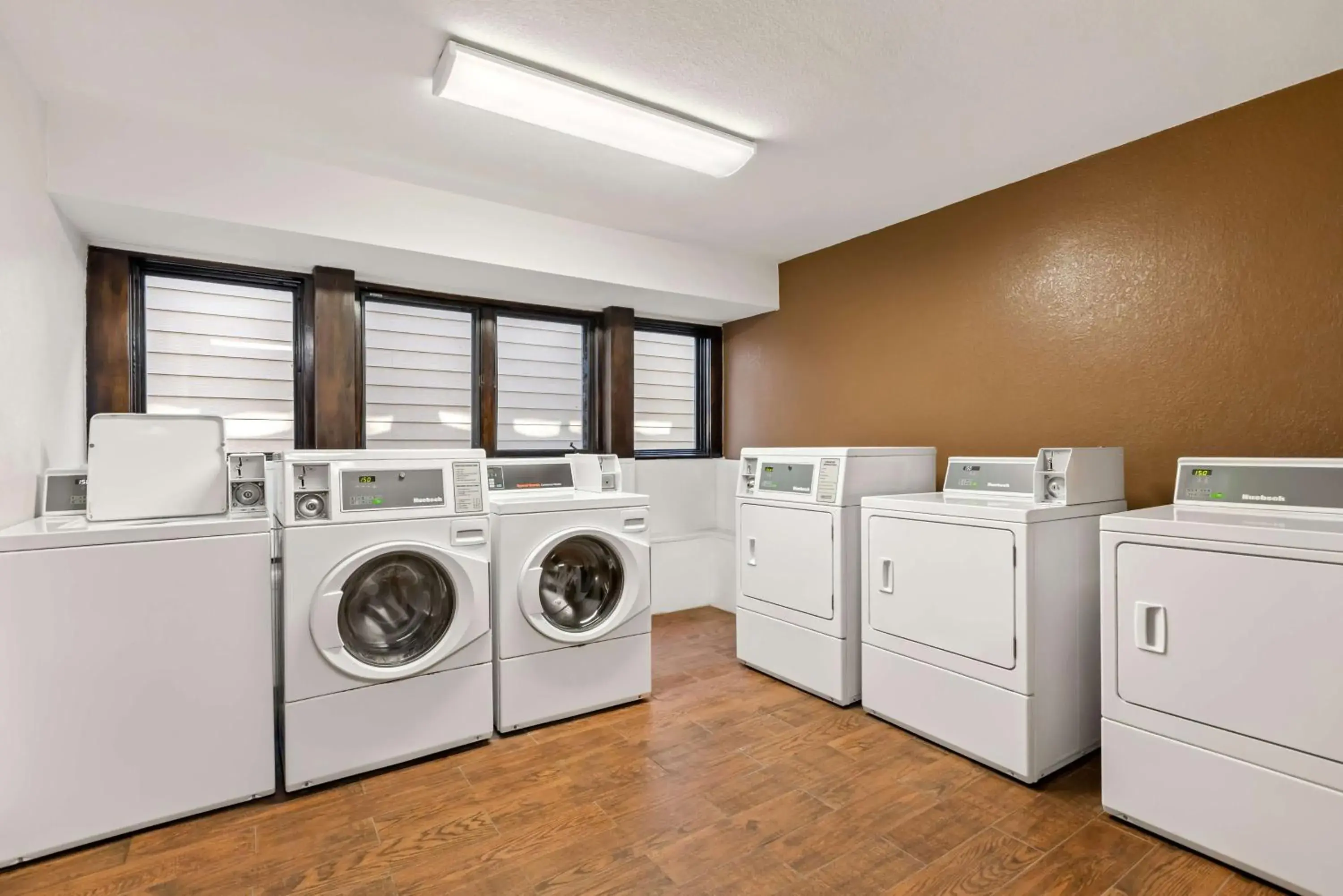 Property building in Best Western Tower West Lodge Property building in Best Western Tower West Lodge