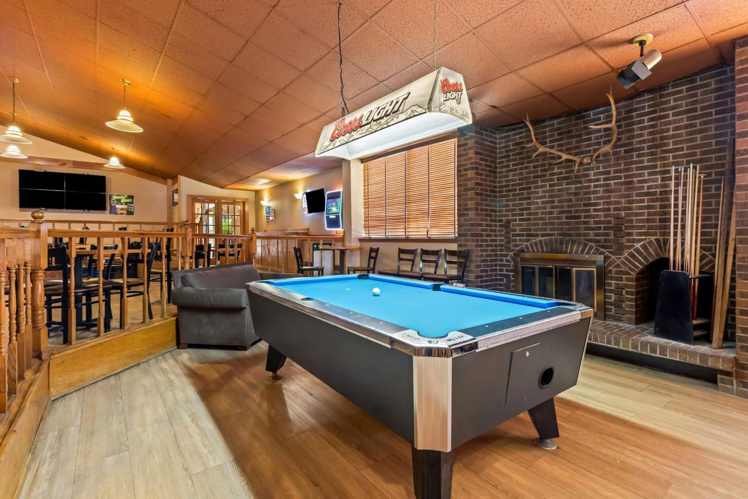 Restaurant/places to eat in Best Western Tower West Lodge