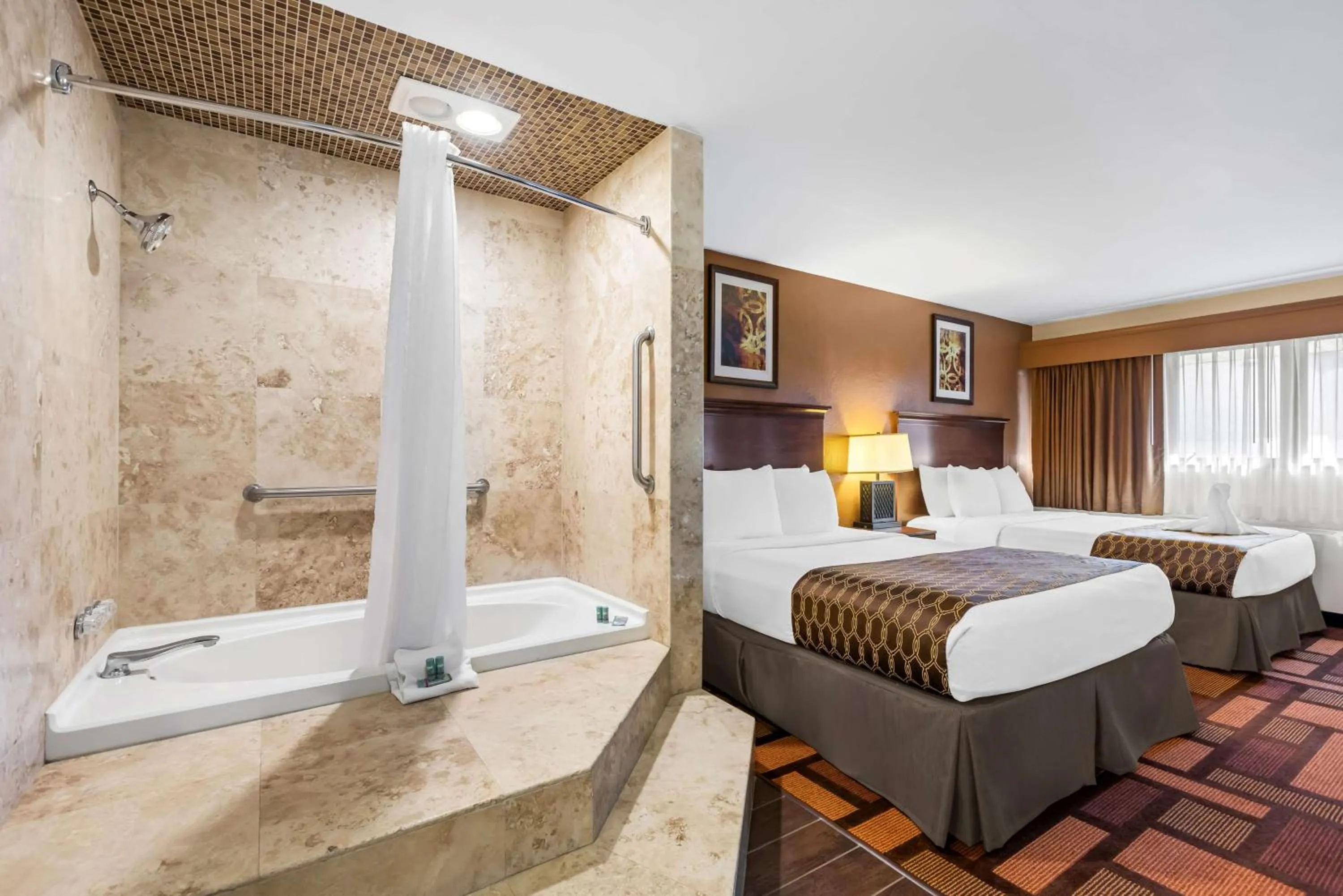 Photo of the whole room, Bed in Best Western Tower West Lodge