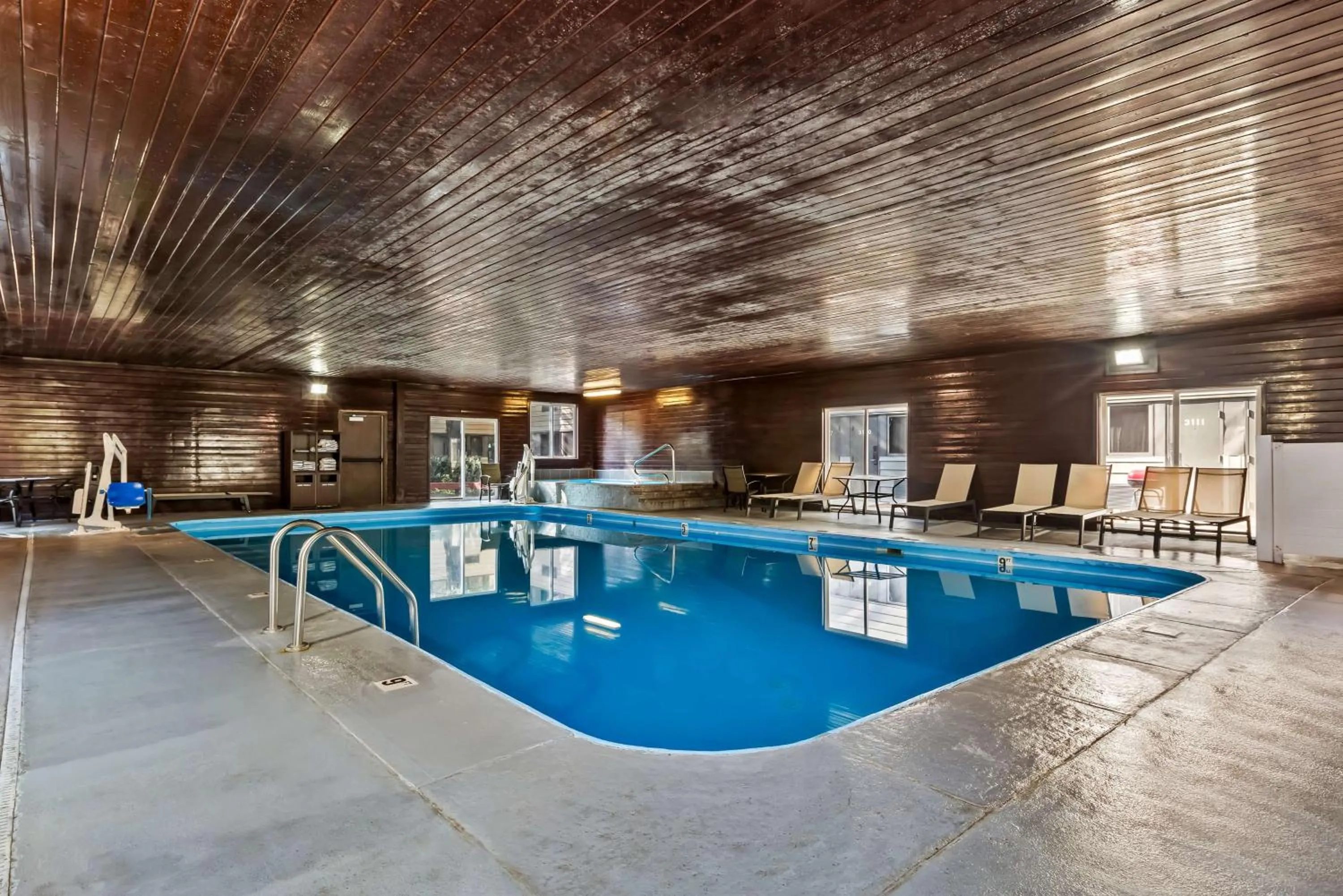 Pool view in Best Western Tower West Lodge