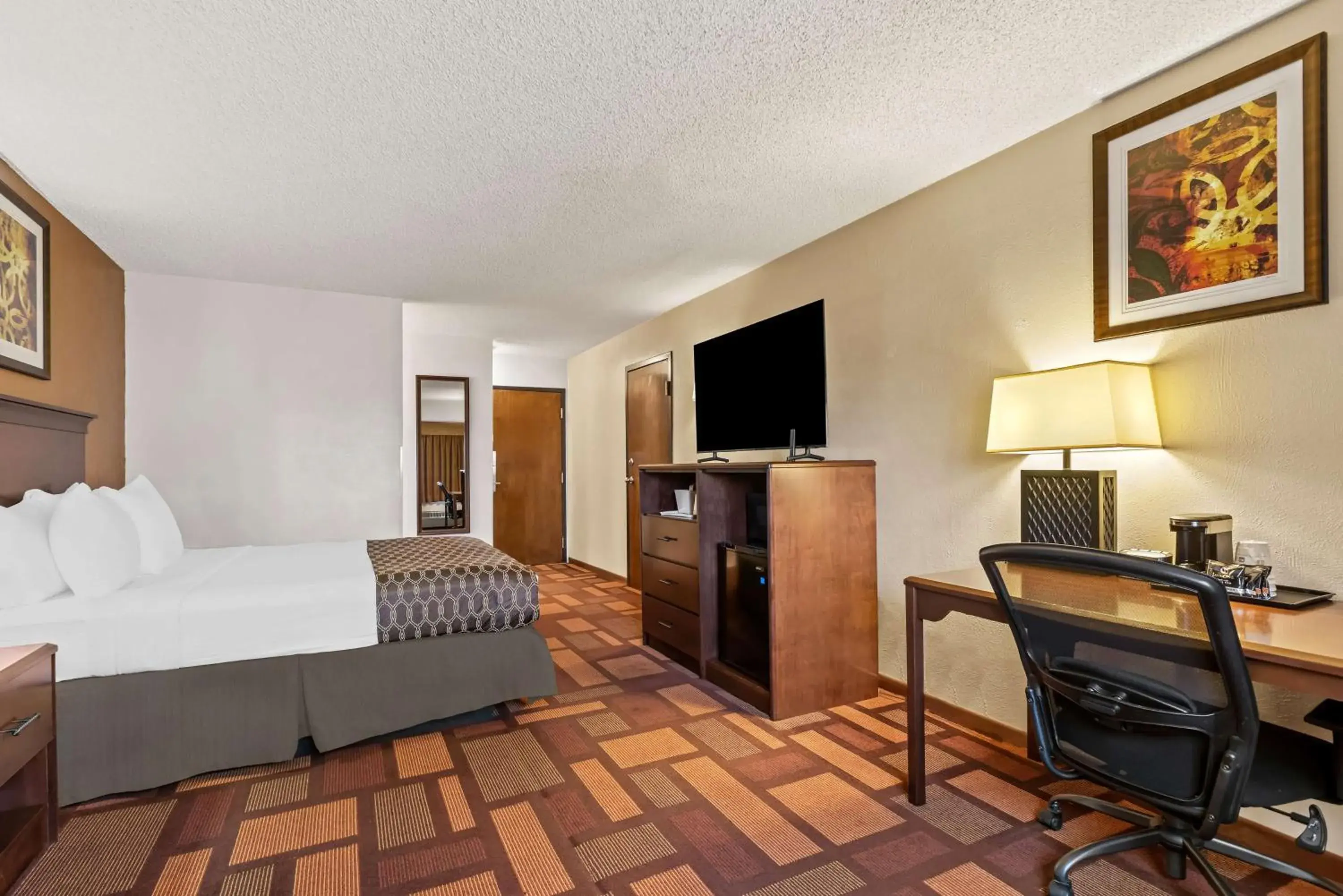 Queen Room with Bathtub - Disability Access in Best Western Tower West Lodge Queen Room with Bathtub - Disability Access in Best Western Tower West Lodge